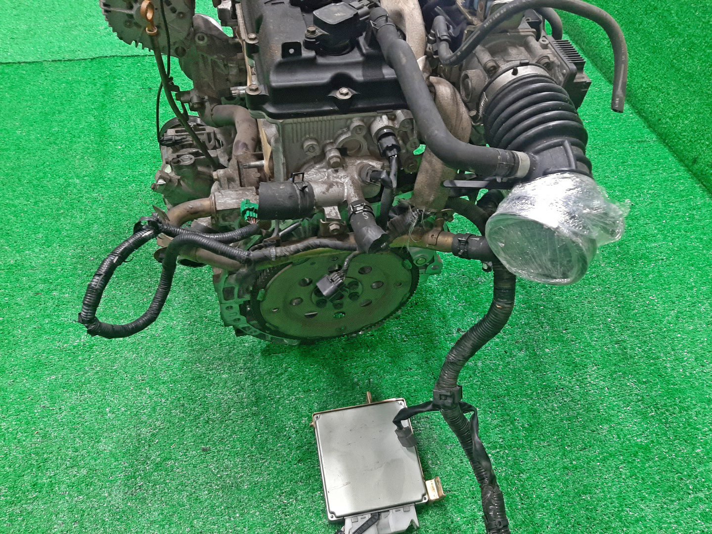 Двигатель NISSAN SERENA TC24 QR20DE PLASTIC 5 ракурс