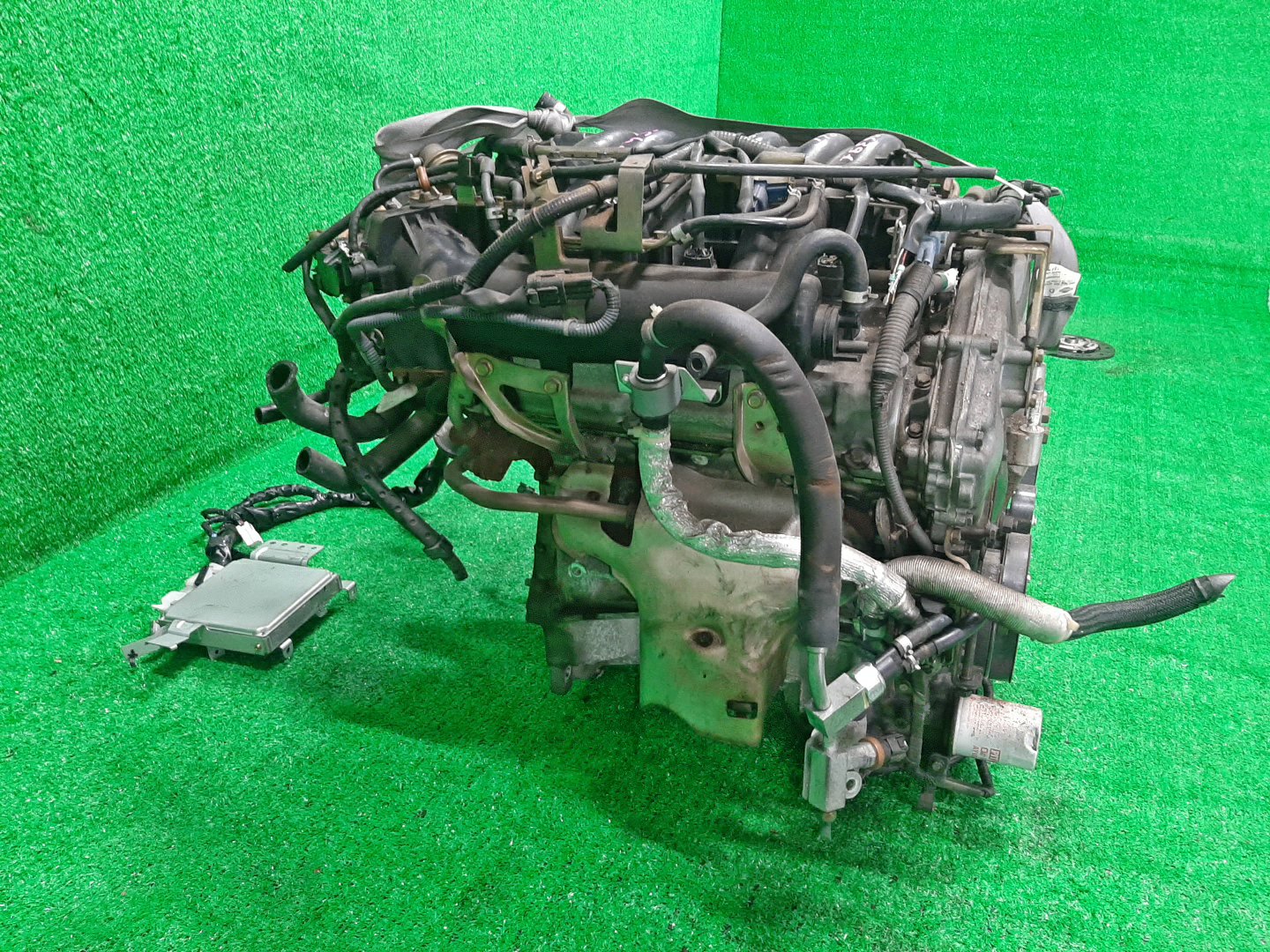 Двигатель NISSAN CEFIRO A33 VQ20DE 227979A 3 ракурс Двигатель NISSAN CEFIRO A33 VQ20DE 227979A 3 ракурс