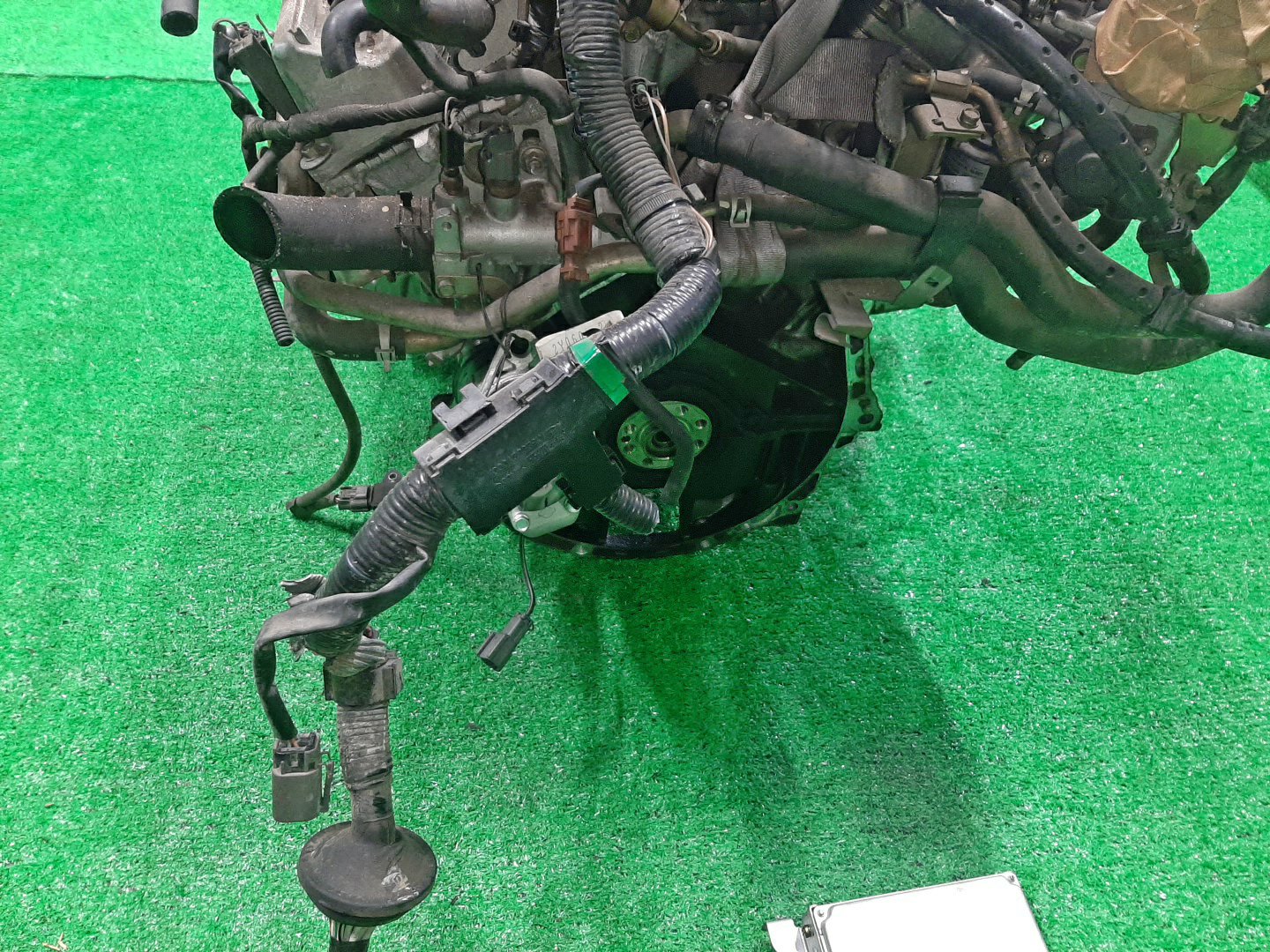 Двигатель NISSAN CEFIRO A33 VQ20DE 227979A 5 ракурс Двигатель NISSAN CEFIRO A33 VQ20DE 227979A 5 ракурс