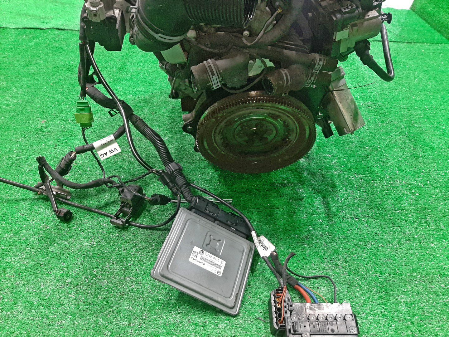 Двигатель VOLKSWAGEN TOURAN, BEETLE, GOLF, GOLF PLUS, POLO 1T3, 5C1, 5K1, MK6, 5M1, 6R1 CBZB, CBZ 654304 5 ракурс