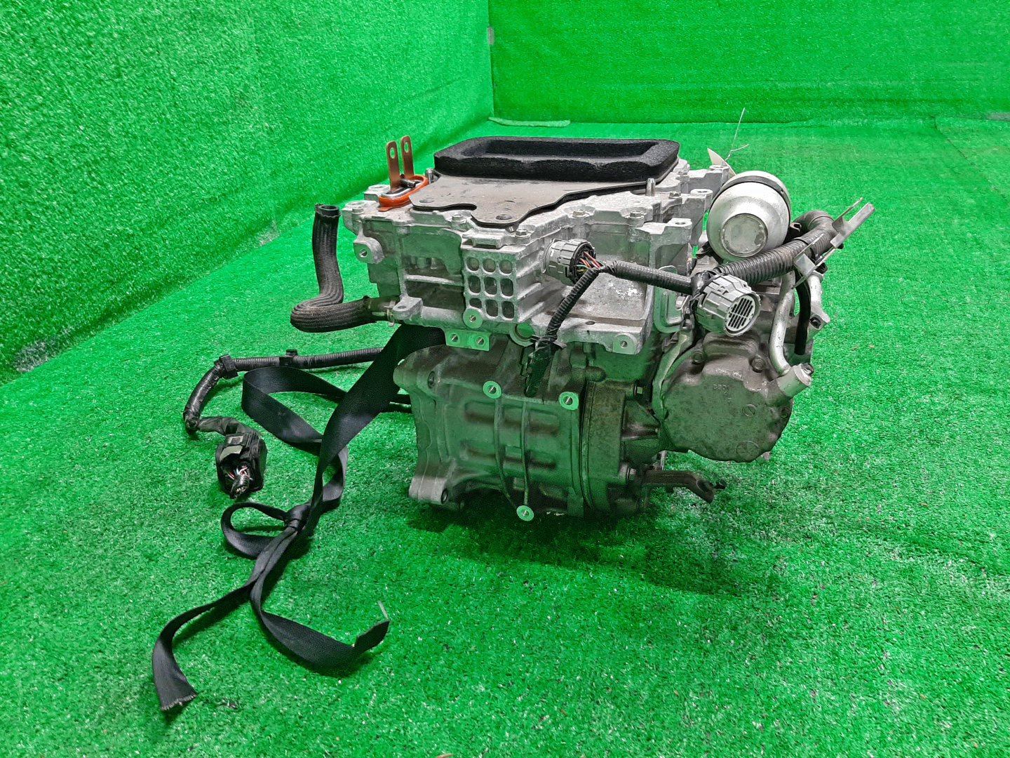Двигатель NISSAN LEAF ZE1 EM57 269755A 3 ракурс
