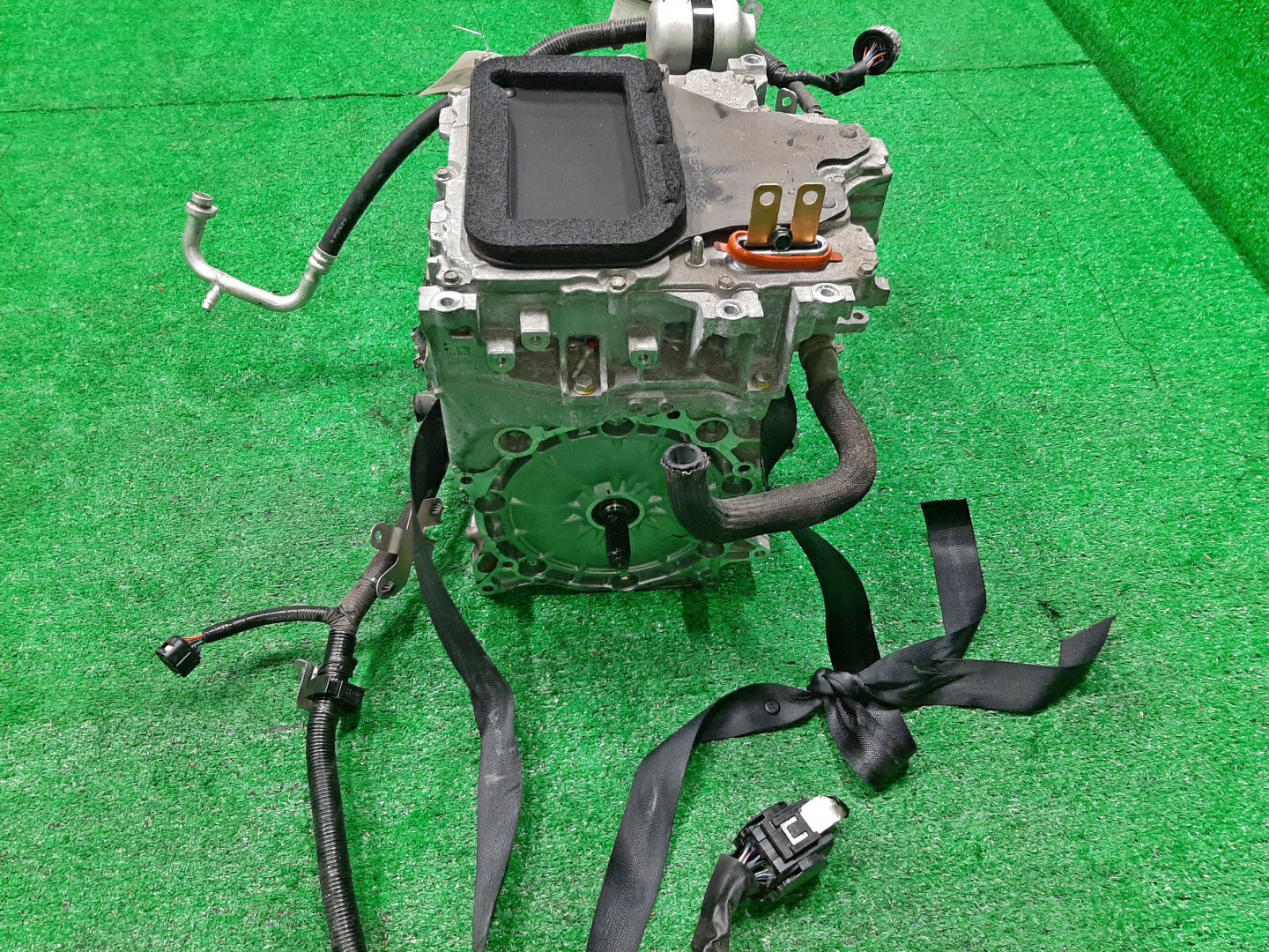 Двигатель NISSAN LEAF ZE1 EM57 269755A 5 ракурс