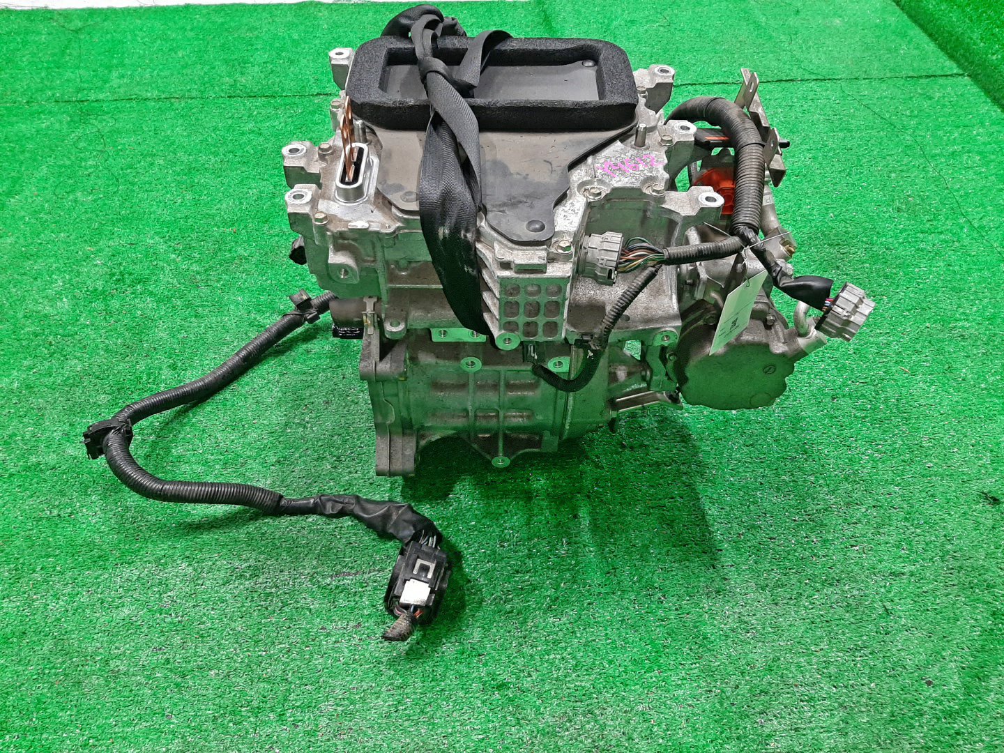 Двигатель NISSAN LEAF ZE1 EM57 292438A 5 ракурс
