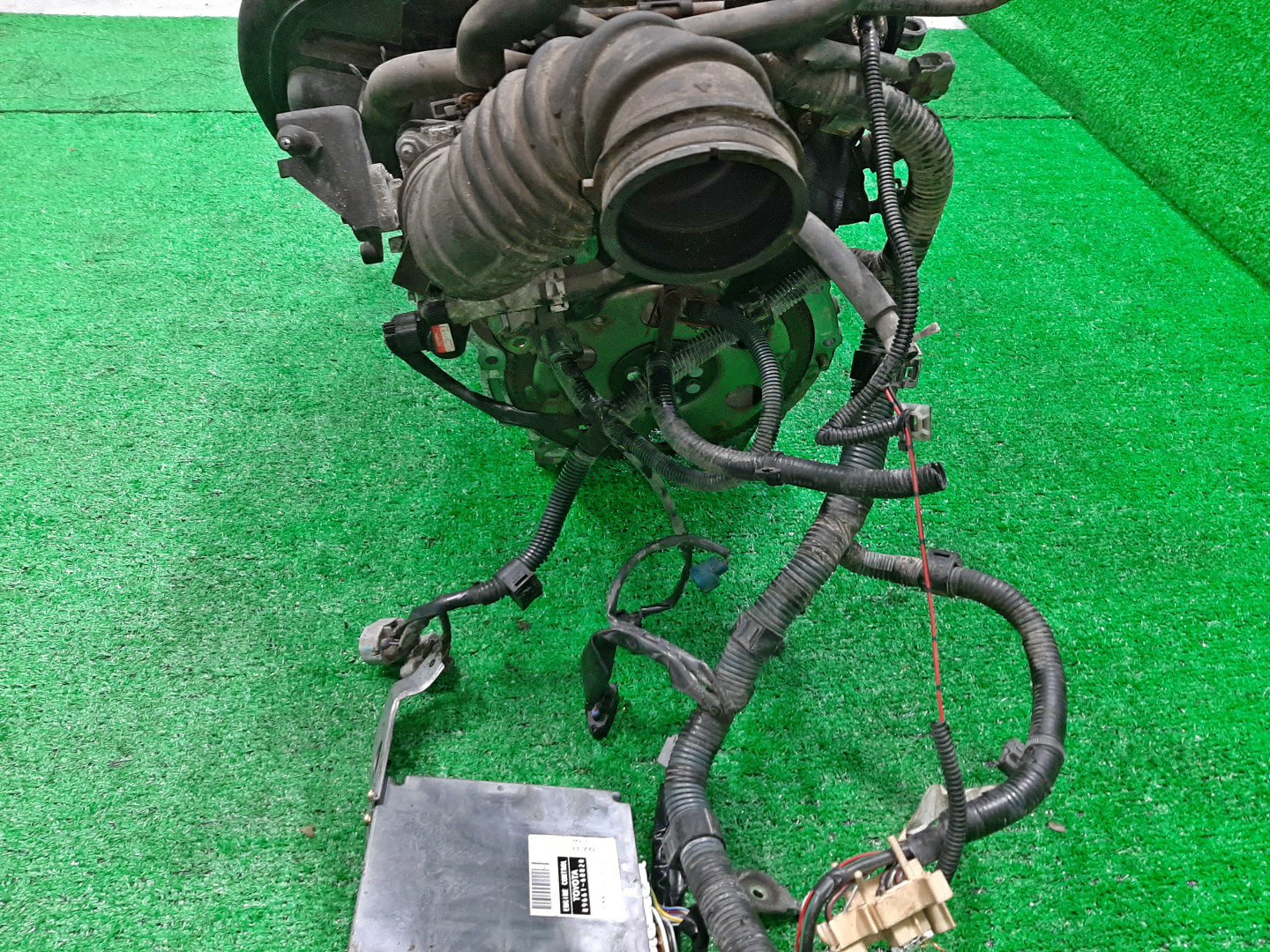 Двигатель TOYOTA COROLLA, PREMIO, COROLLA SPACIO, WISH, ALLION, COROLLA FIELDER, ALLEX, COROLLA RUNX, WILL VS ZZE124, ZZT245, ZZE124N, ZNE14G, ZZE124G, ZZE129 1ZZ-FE MEX 5 ракурс