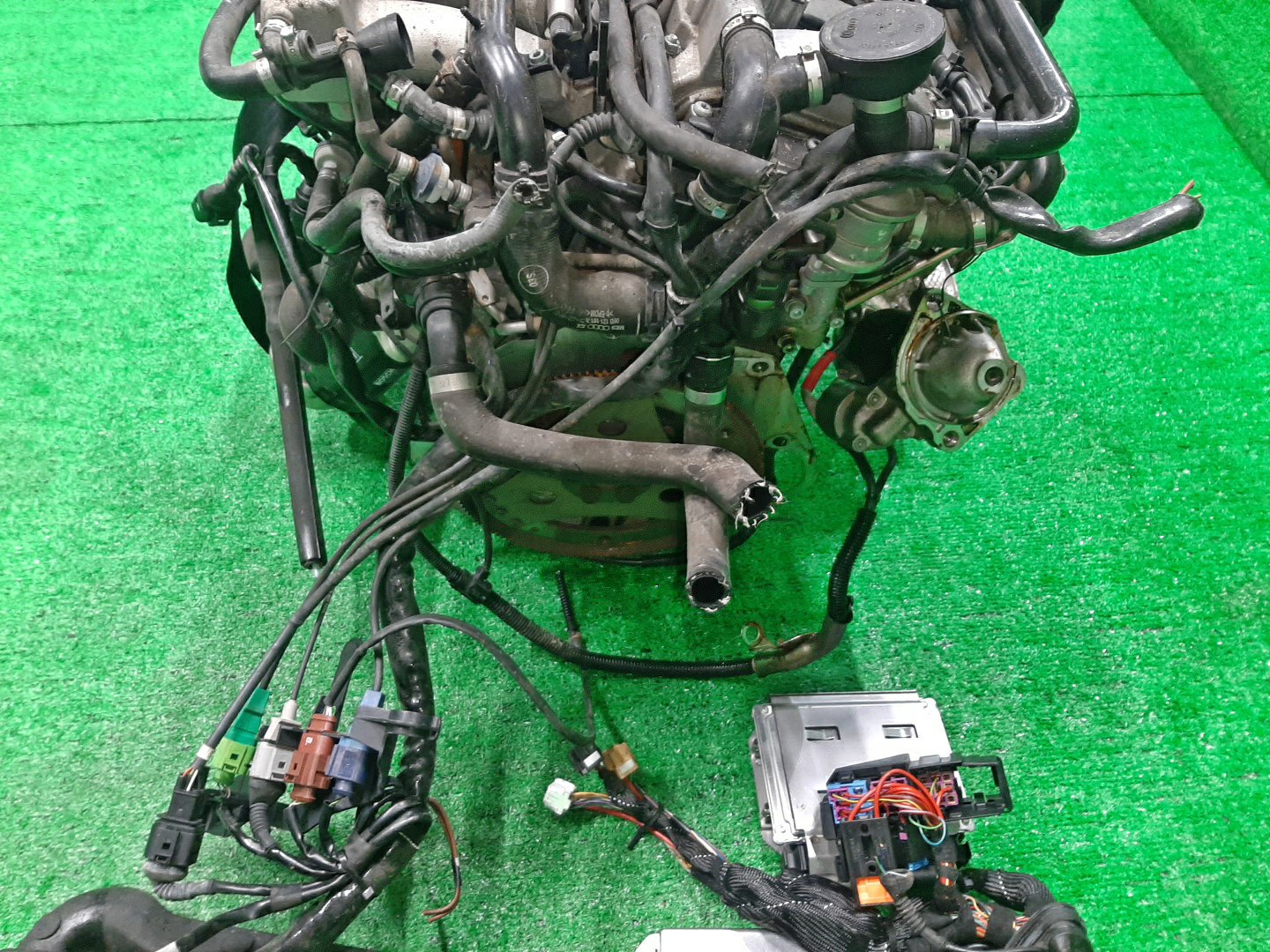 Двигатель AUDI A4 8EAMBF, 8HE, 8H7, 8E5, 8EC, B6 AMB 129322 5 ракурс Двигатель AUDI A4 8EAMBF, 8HE, 8H7, 8E5, 8EC, B6 AMB 129322 5 ракурс