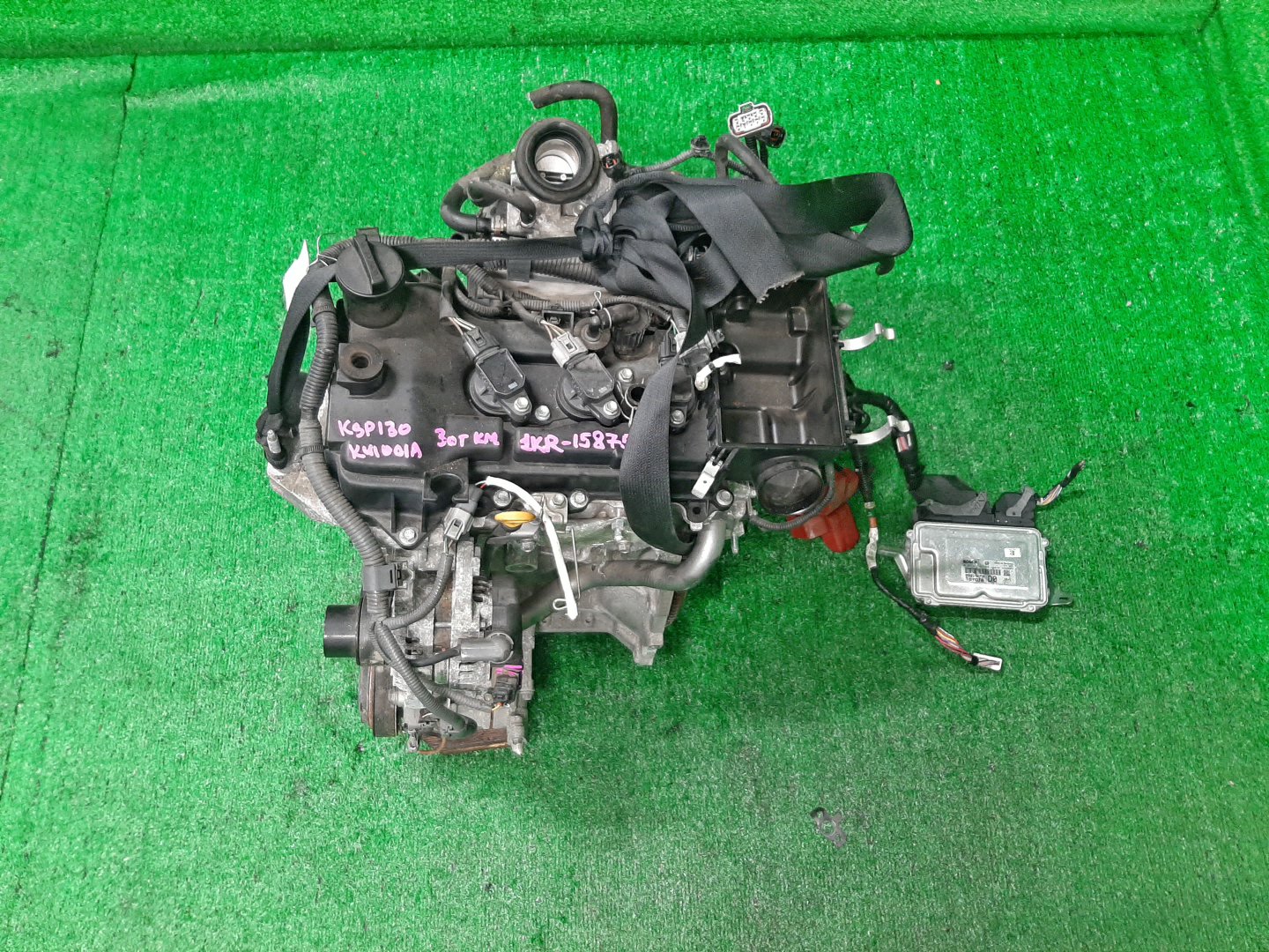 Двигатель TOYOTA VITZ KSP130 1KR-FE 2MOD 1 ракурс