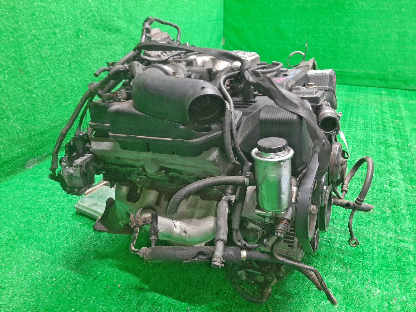 Двигатель TOYOTA CROWN MAJESTA UZS141 1UZ-FE HE-VVTI 3 ракурс