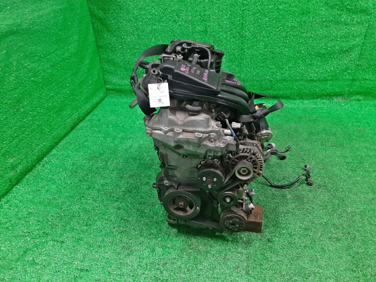 Двигатель NISSAN LATIO N17 HR12DE 568118A 2 ракурс