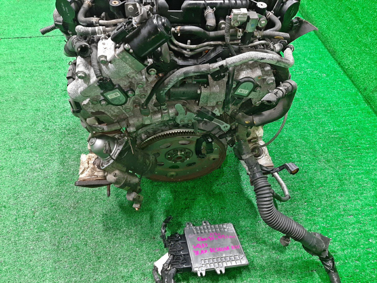 Двигатель NISSAN SKYLINE CKV36 VQ37VHR 008884A 5 ракурс