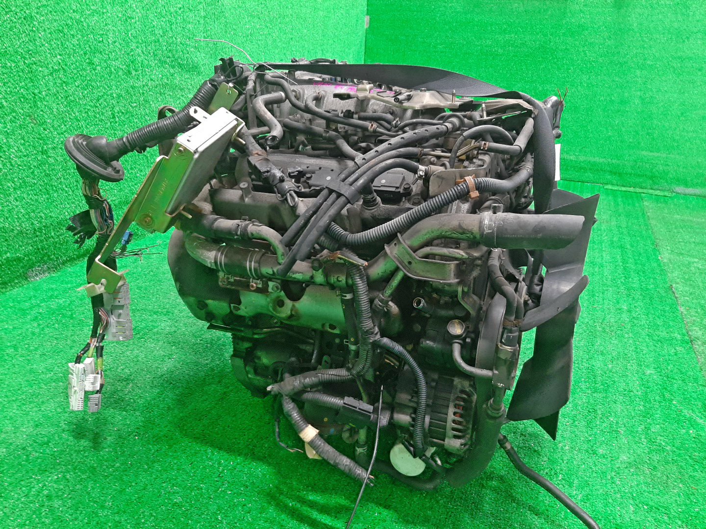 Двигатель NISSAN CEDRIC, CIMA, GLORIA HY34, HF50 VQ30DET 241925B 3 ракурс