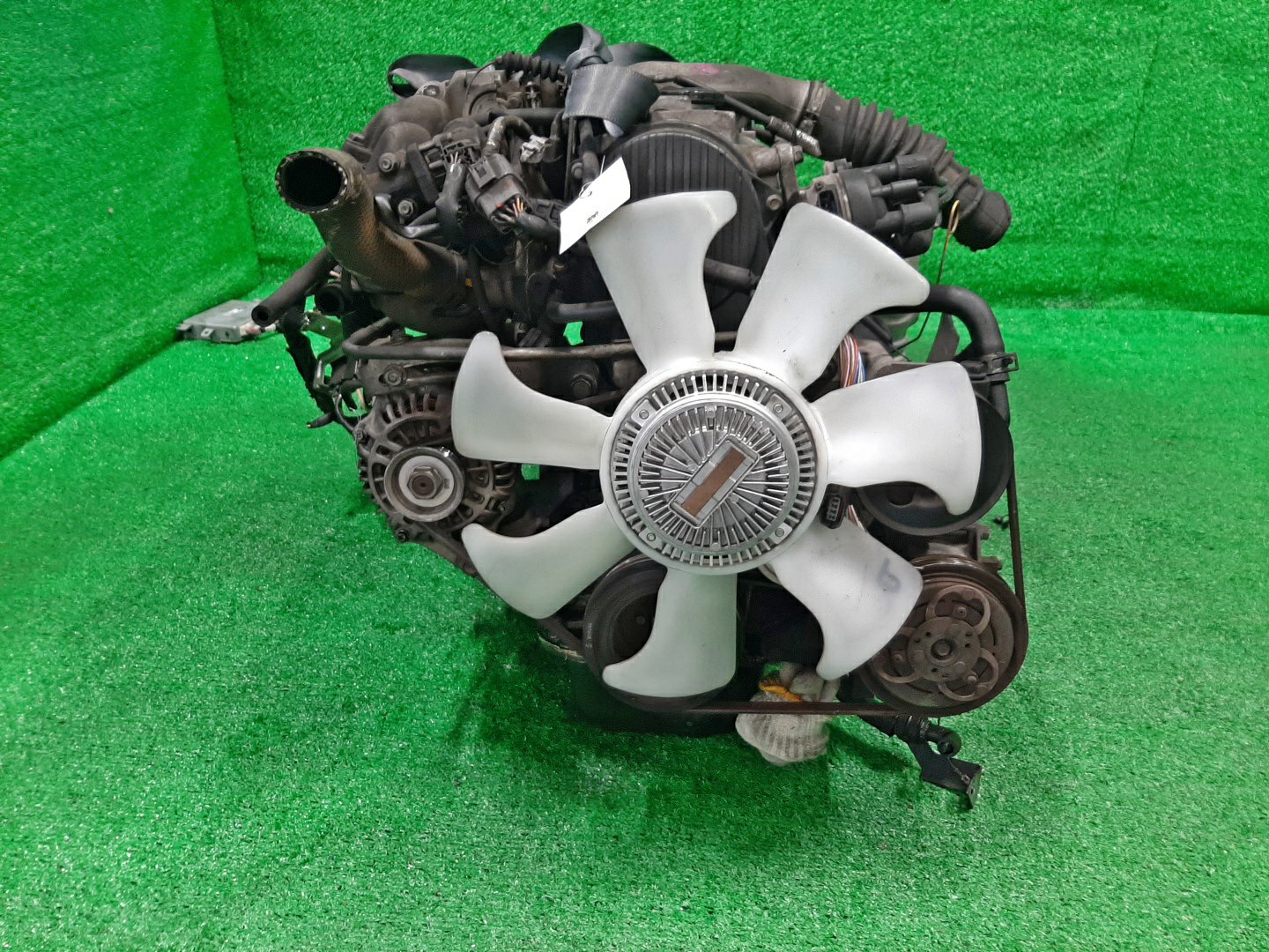 Двигатель MAZDA BONGO BRAWNY SKE6V FE EFI 2 ракурс Двигатель MAZDA BONGO BRAWNY SKE6V FE EFI 2 ракурс