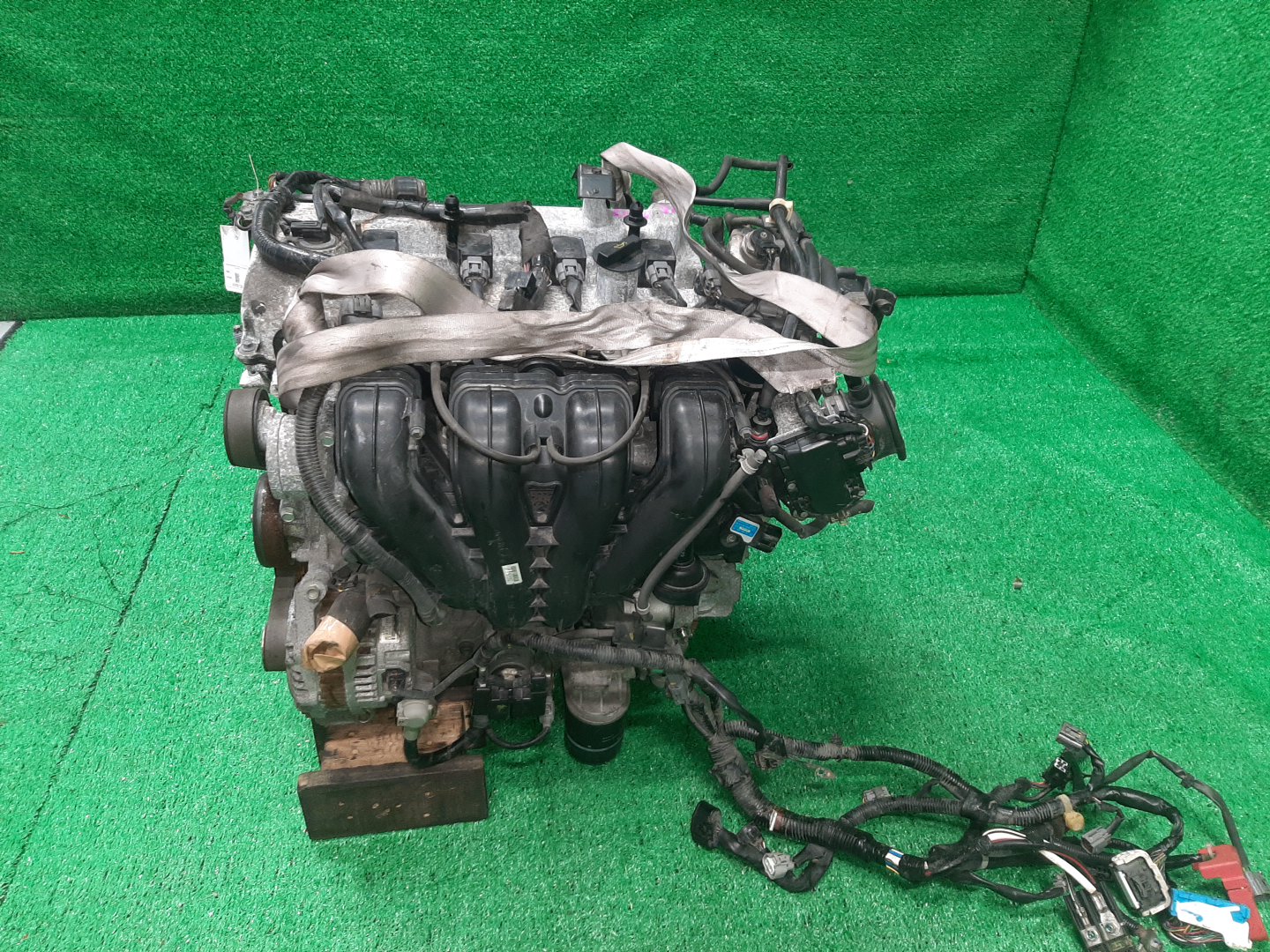 Двигатель MAZDA PREMACY CWEFW LF-VD 11411000 4 ракурс