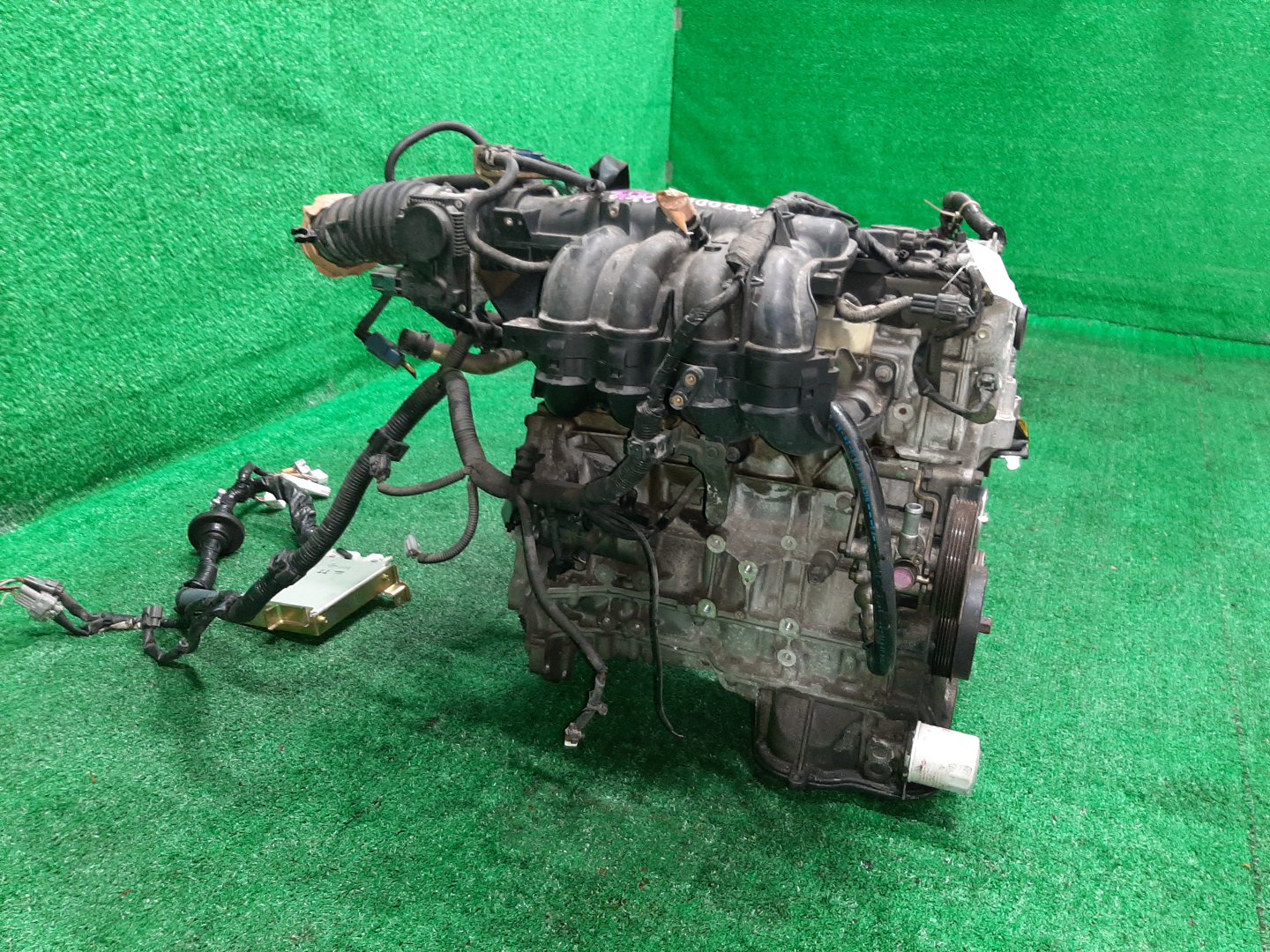 Двигатель NISSAN SERENA TC24 QR20DE PLASTIC 3 ракурс