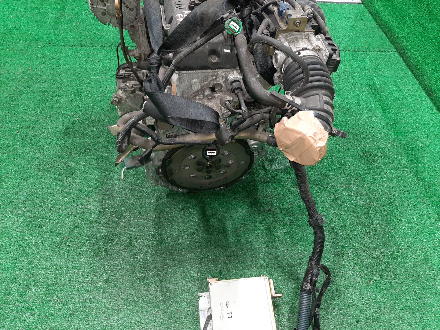 Двигатель NISSAN SERENA TC24 QR20DE PLASTIC 5 ракурс