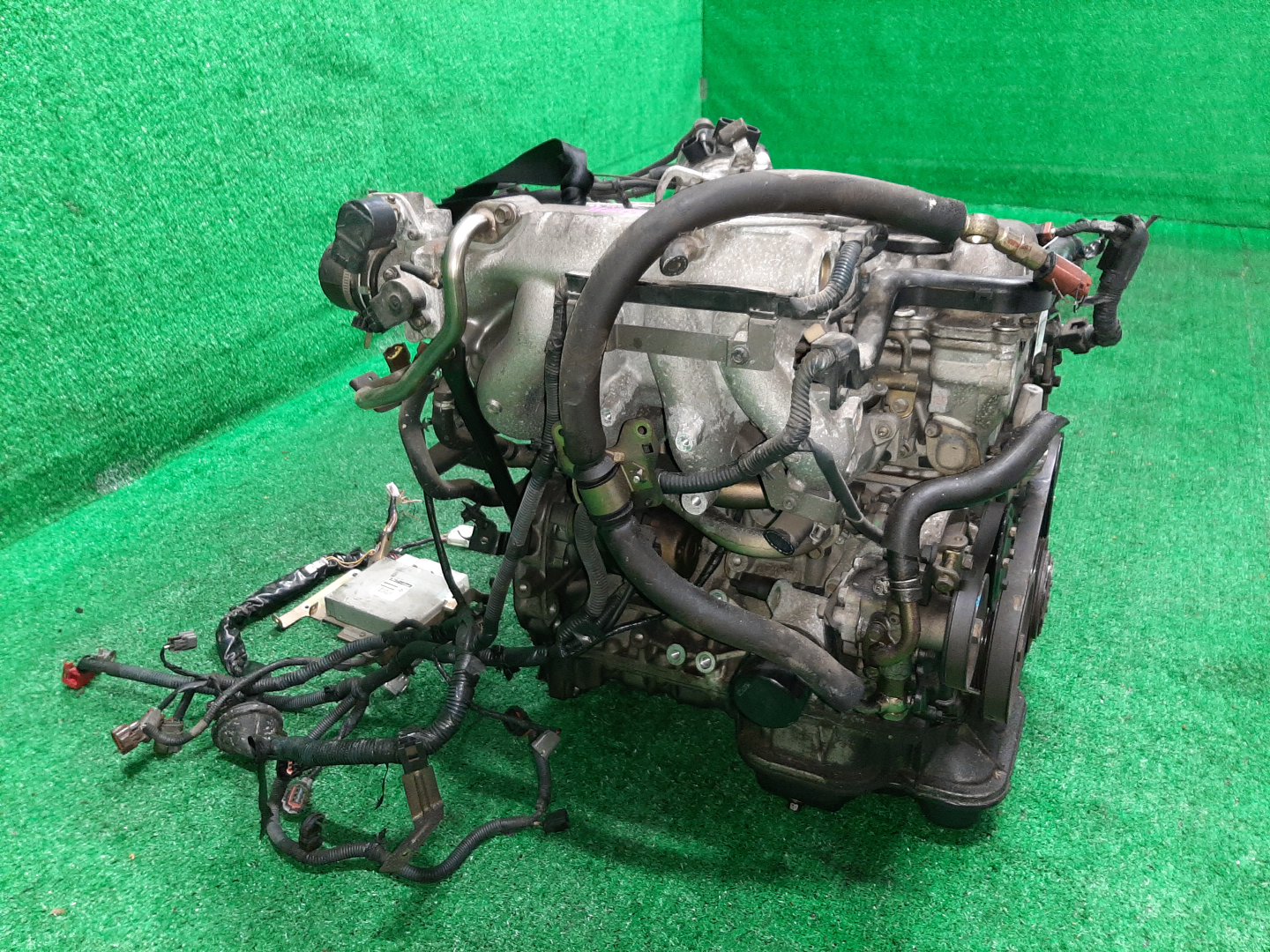 Двигатель NISSAN BLUEBIRD, PRIMERA, PRESEA EU14, P11, WP11, PR11 SR18DE 757421A 3 ракурс