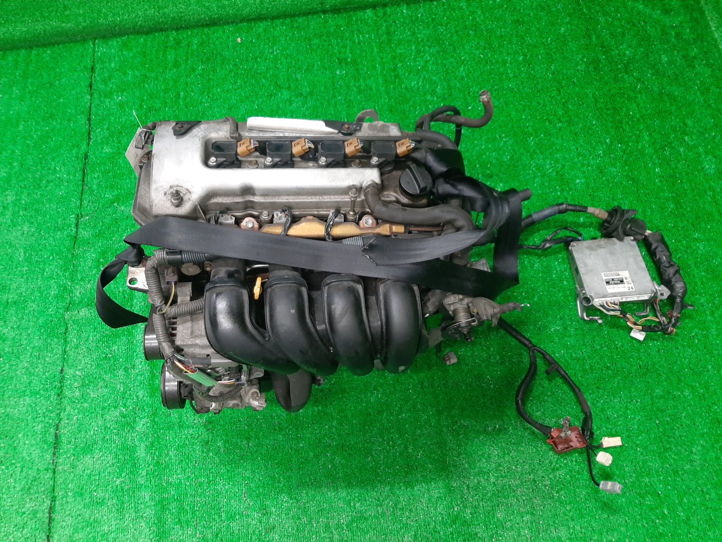 Двигатель TOYOTA COROLLA FIELDER ZZE122G 1ZZ-FE MEX 1 ракурс Двигатель TOYOTA COROLLA FIELDER ZZE122G 1ZZ-FE MEX 1 ракурс