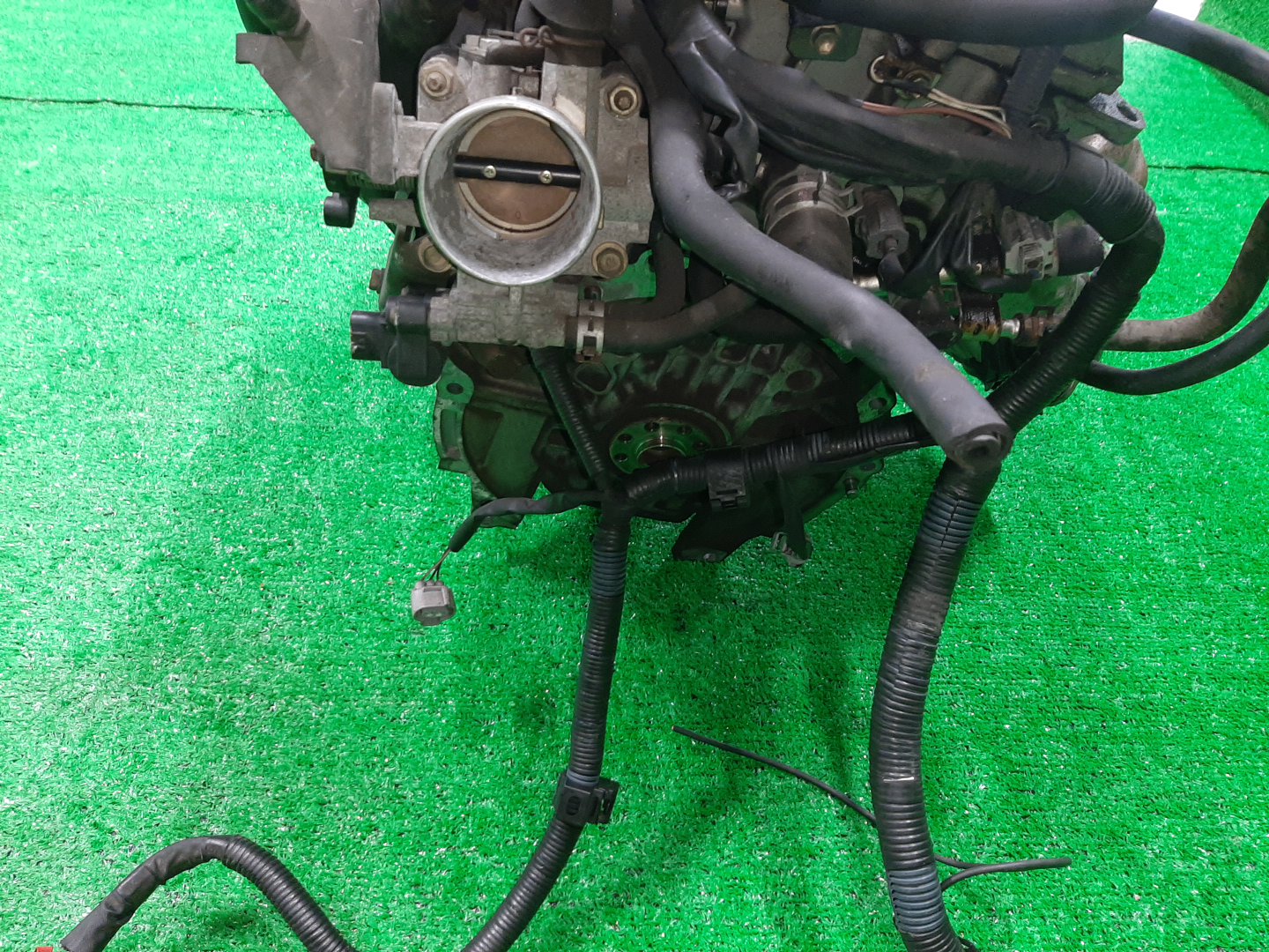 Двигатель TOYOTA COROLLA FIELDER ZZE122G 1ZZ-FE MEX 5 ракурс Двигатель TOYOTA COROLLA FIELDER ZZE122G 1ZZ-FE MEX 5 ракурс