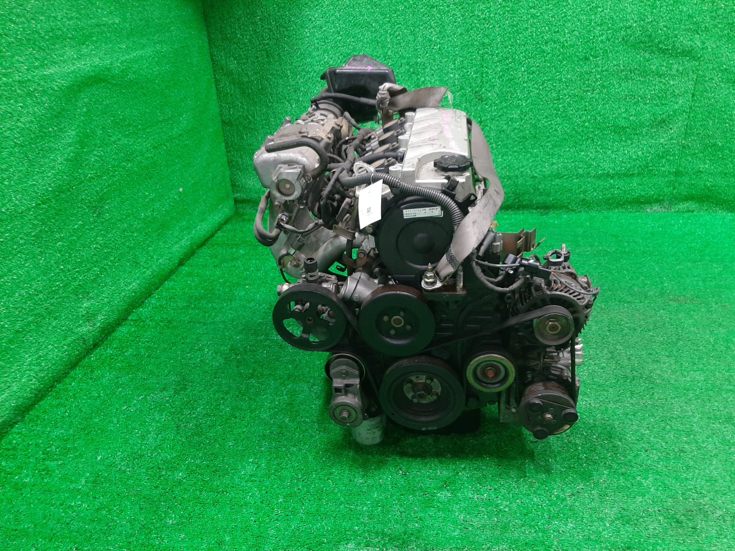 Двигатель MITSUBISHI GRANDIS NA4W 4G69 HY2843 2 ракурс Двигатель MITSUBISHI GRANDIS NA4W 4G69 HY2843 2 ракурс