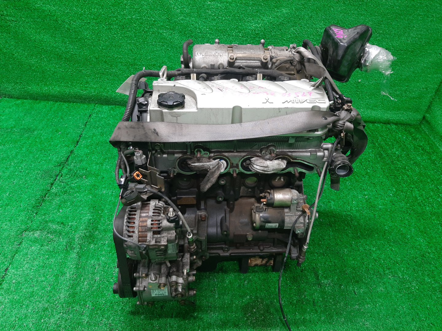 Двигатель MITSUBISHI GRANDIS NA4W 4G69 HY2843 4 ракурс Двигатель MITSUBISHI GRANDIS NA4W 4G69 HY2843 4 ракурс