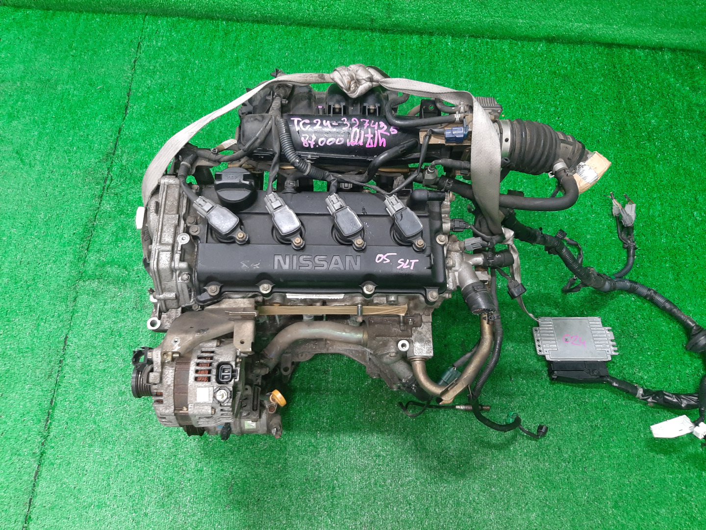 Двигатель NISSAN SERENA TC24 QR20DE PLASTIC 1 ракурс