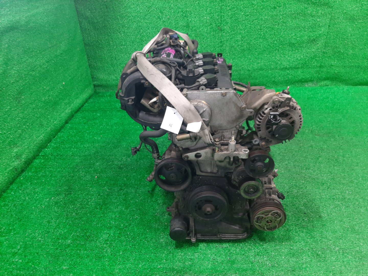 Двигатель NISSAN SERENA TC24 QR20DE PLASTIC 2 ракурс
