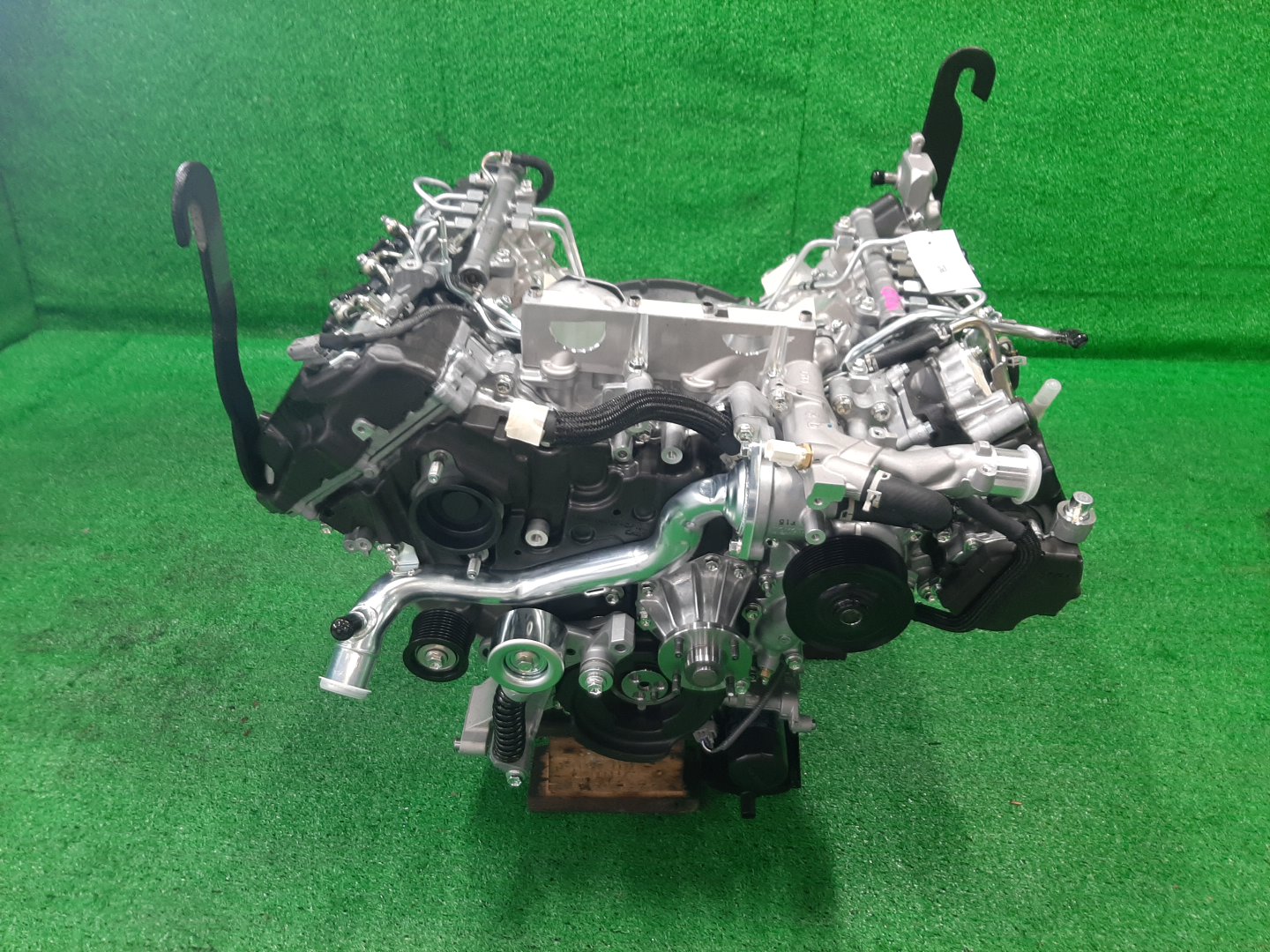 Двигатель TOYOTA LAND CRUISER FJA300W F33A-FTV 19000-52063 2 ракурс