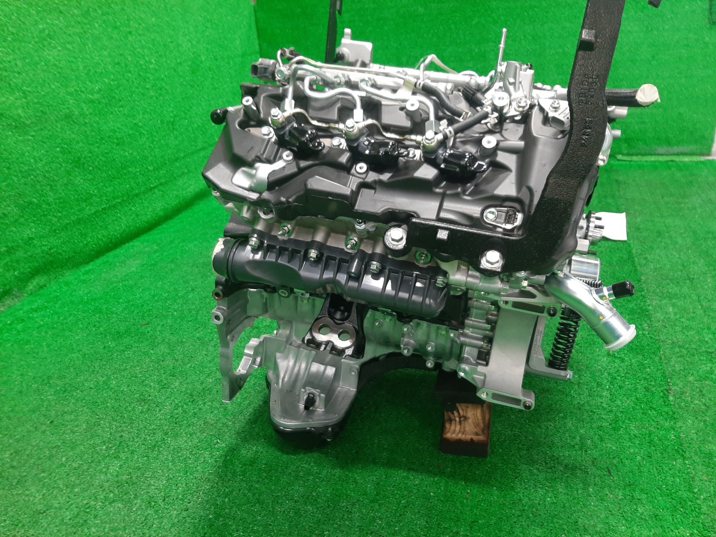 Двигатель TOYOTA LAND CRUISER FJA300W F33A-FTV 19000-52063 3 ракурс