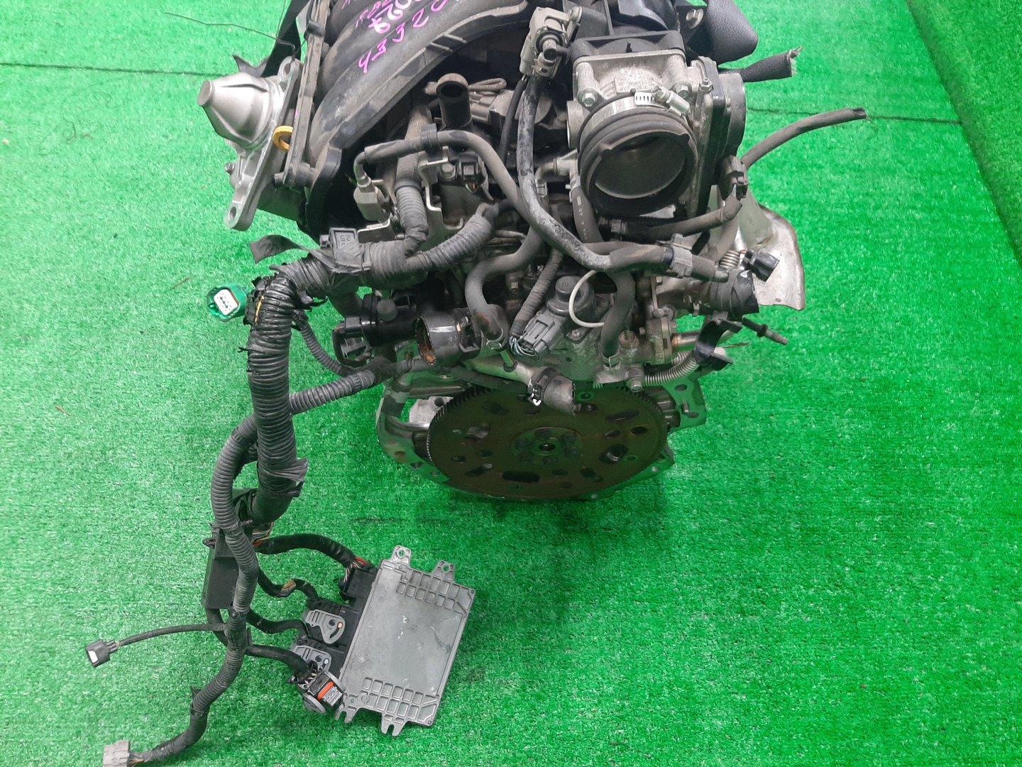 Двигатель NISSAN LANDY, SERENA SC25, CC25, C25 MR20DE 433201A 5 ракурс Двигатель NISSAN LANDY, SERENA SC25, CC25, C25 MR20DE 433201A 5 ракурс