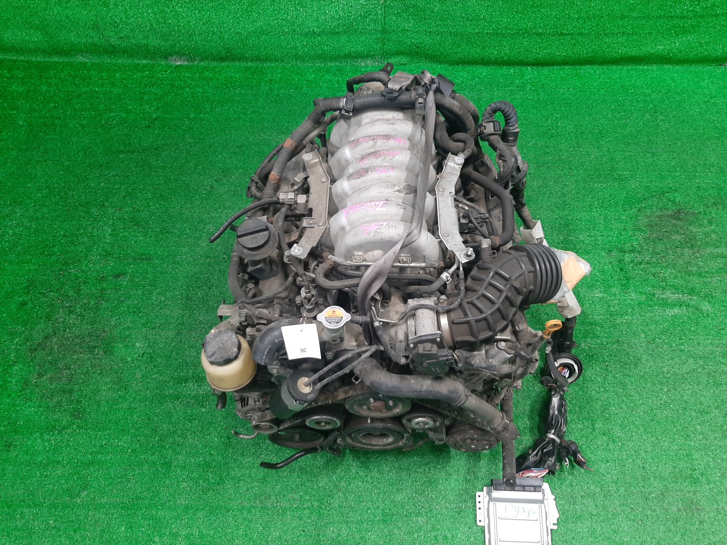 Двигатель NISSAN FUGA GY50 VK45DE SET 1 ракурс