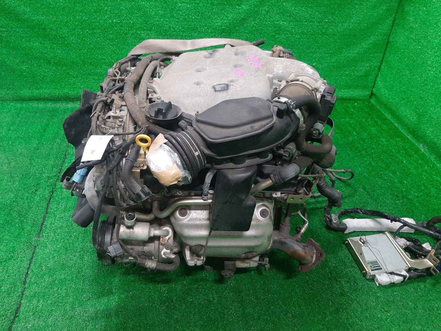 Двигатель NISSAN SKYLINE, STAGEA V35, M35 VQ25DD 274078A 4 ракурс