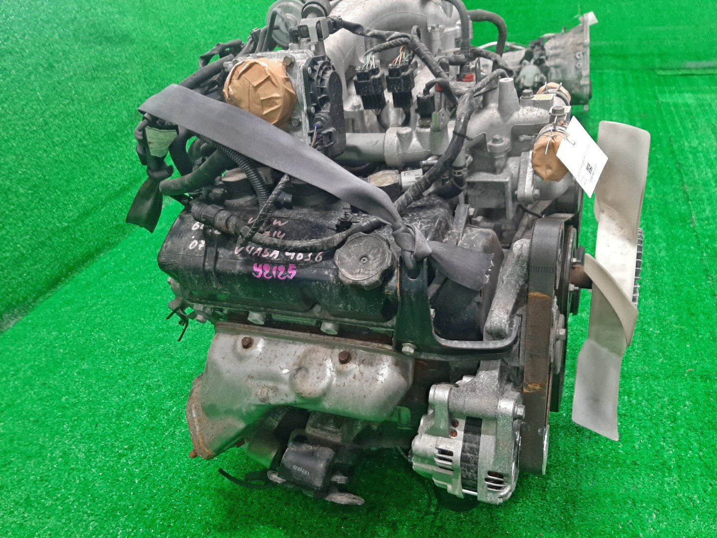 Двигатель MITSUBISHI PAJERO V83W, V93W 6G72 KAT 3 ракурс