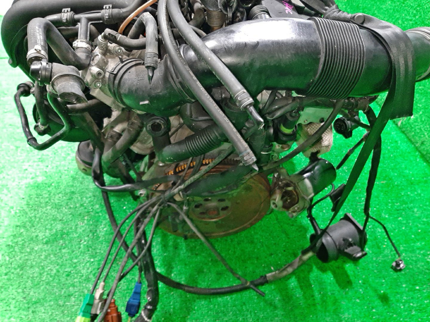 Двигатель AUDI A4 8ED, 8EALT, 8E, 8E5, 8EC, B7 ALT BLACK 5 ракурс Двигатель AUDI A4 8ED, 8EALT, 8E, 8E5, 8EC, B7 ALT BLACK 5 ракурс