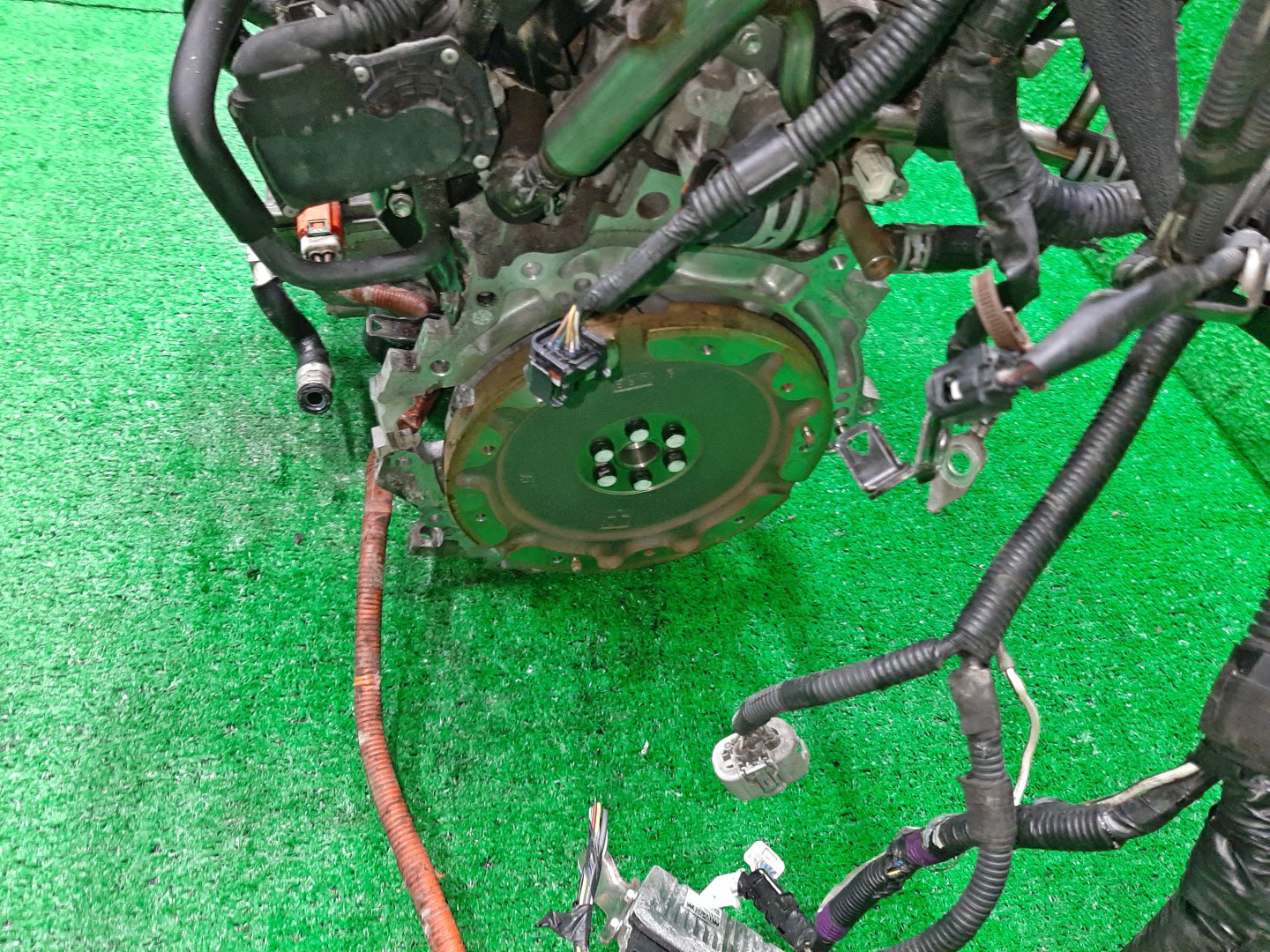 Двигатель TOYOTA AQUA NHP10 1NZ-FXE 7292511 5 ракурс Двигатель TOYOTA AQUA NHP10 1NZ-FXE 7292511 5 ракурс