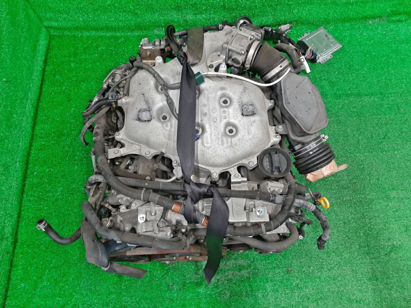 Двигатель NISSAN FUGA Y50 VQ25DE 332629A 1 ракурс