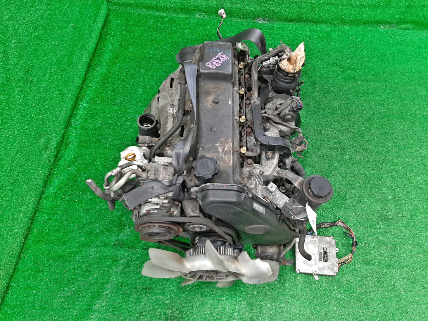 Двигатель TOYOTA GRANVIA, GRAND HIACE, HIACE REGIUS, TOURING HIACE KCH16W, KCH46G, KCH46W 1KZ-TE 2MOD 1 ракурс Двигатель TOYOTA GRANVIA, GRAND HIACE, HIACE REGIUS, TOURING HIACE KCH16W, KCH46G, KCH46W 1KZ-TE 2MOD 1 ракурс