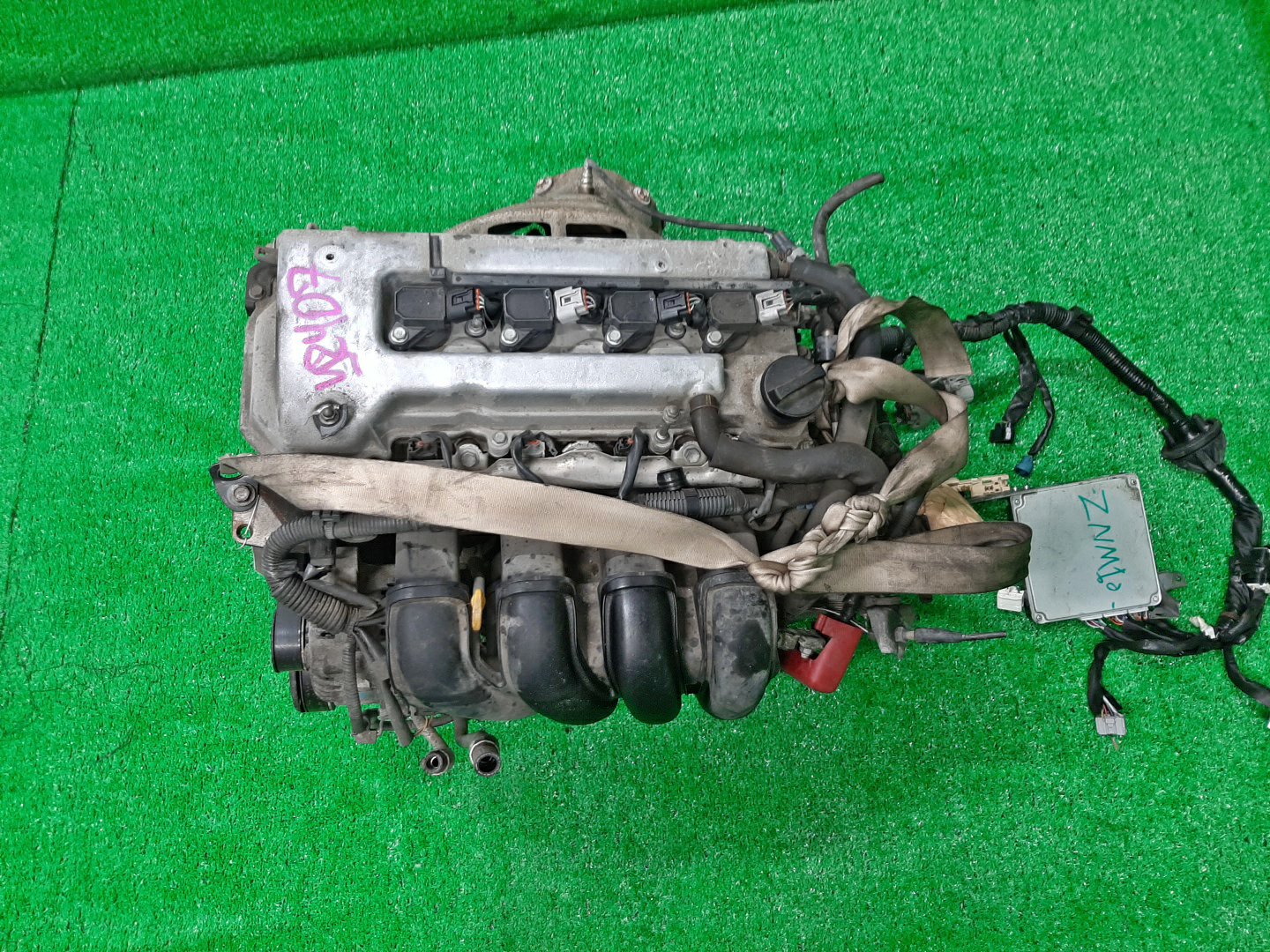 Двигатель TOYOTA CALDINA, CELICA, COROLLA, PREMIO, COROLLA SPACIO, ISIS, WISH, ALLION, COROLLA FIELDER, ALLEX, COROLLA RUNX, WILL VS, FIELDER ZGE20W, ZZT240, ZZT241W, ZZT230, ZZE122, ZNM10, ZNM10W, ZNM10G, ZNE10, ZNE10G, ZZE127 1ZZ-FE MEX 1 ракурс