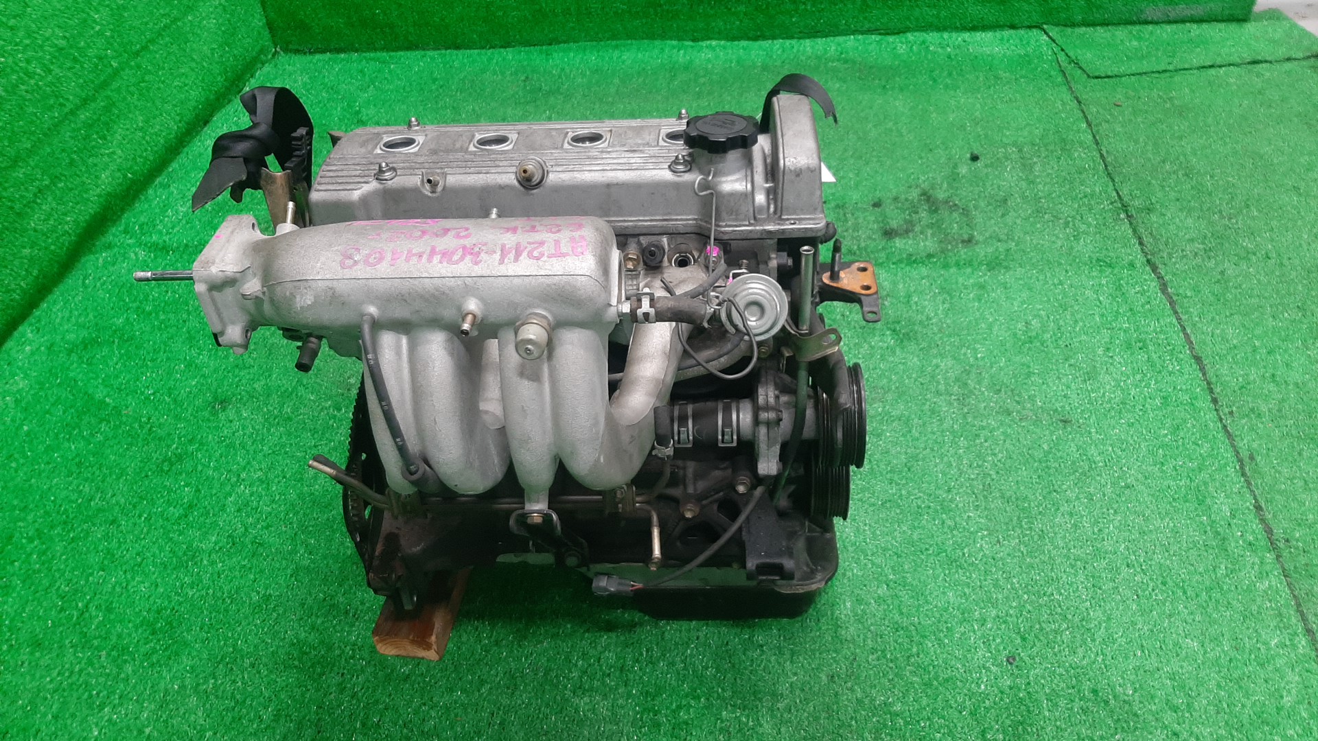 Двигатель TOYOTA CALDINA, CARINA, CORONA PREMIO AT191G, AT211G, AT191, AT211 7A-FE KAT 3 ракурс