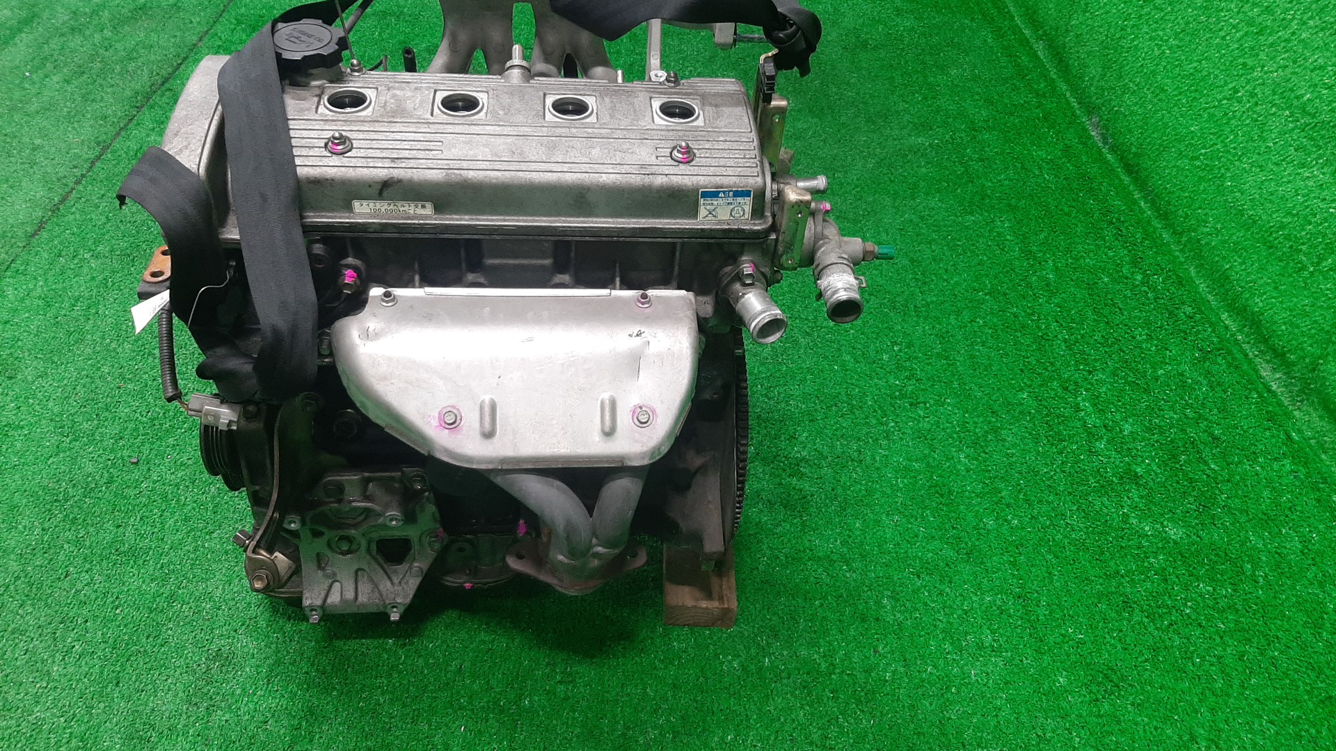 Двигатель TOYOTA CALDINA, CARINA, CORONA PREMIO AT191G, AT211G, AT191, AT211 7A-FE KAT 4 ракурс