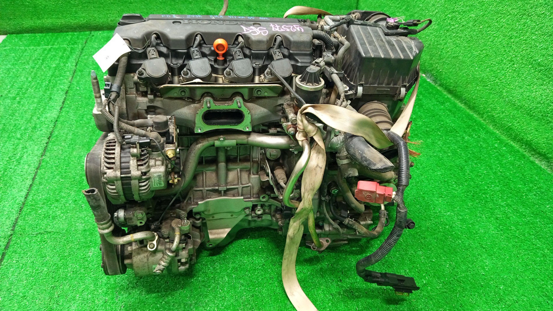 Двигатель HONDA CIVIC FD1 R18A SET 3 ракурс Двигатель HONDA CIVIC FD1 R18A SET 3 ракурс
