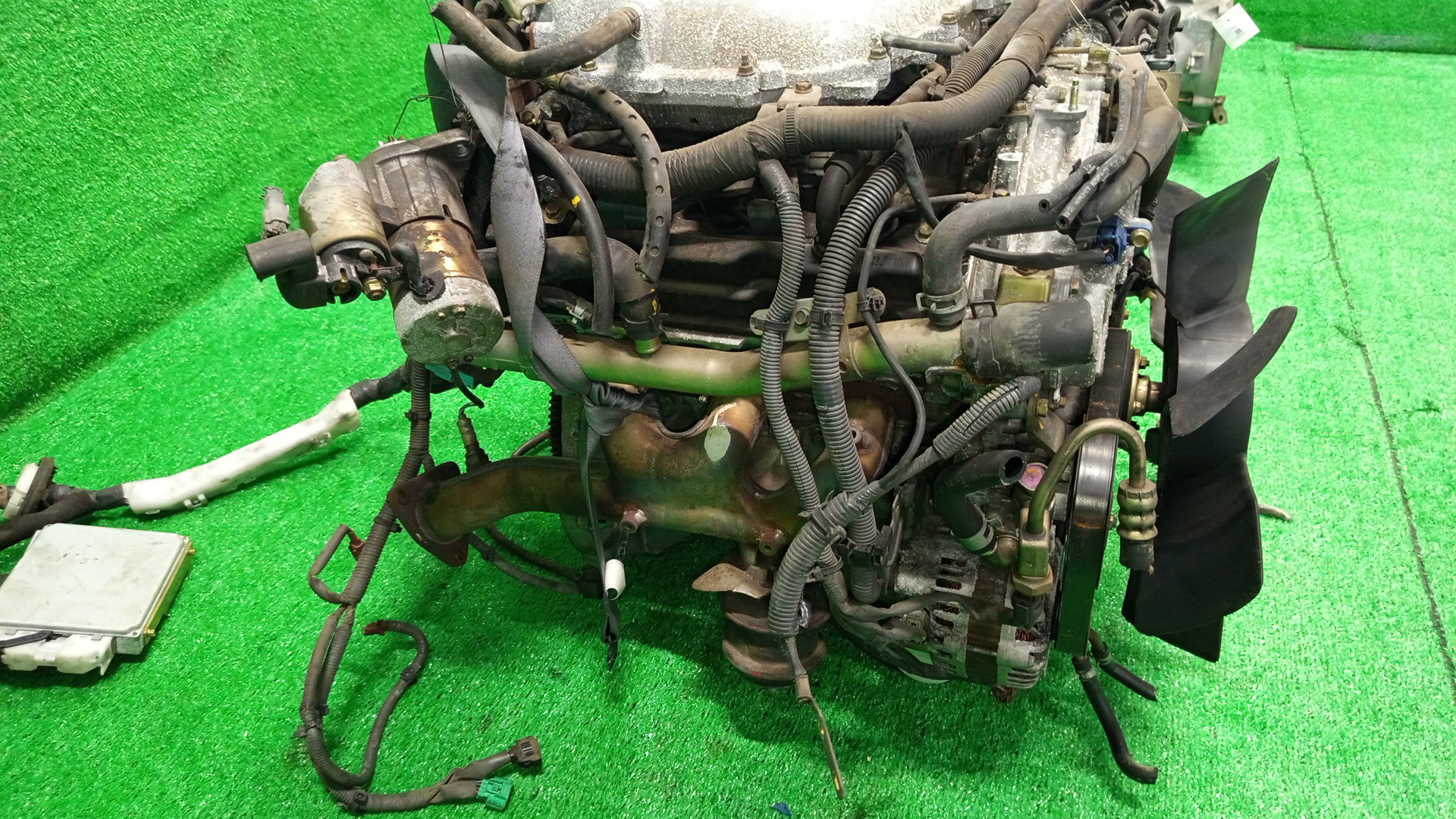 Двигатель NISSAN SKYLINE, STAGEA V35, M35 VQ25DD 296158A 3 ракурс
