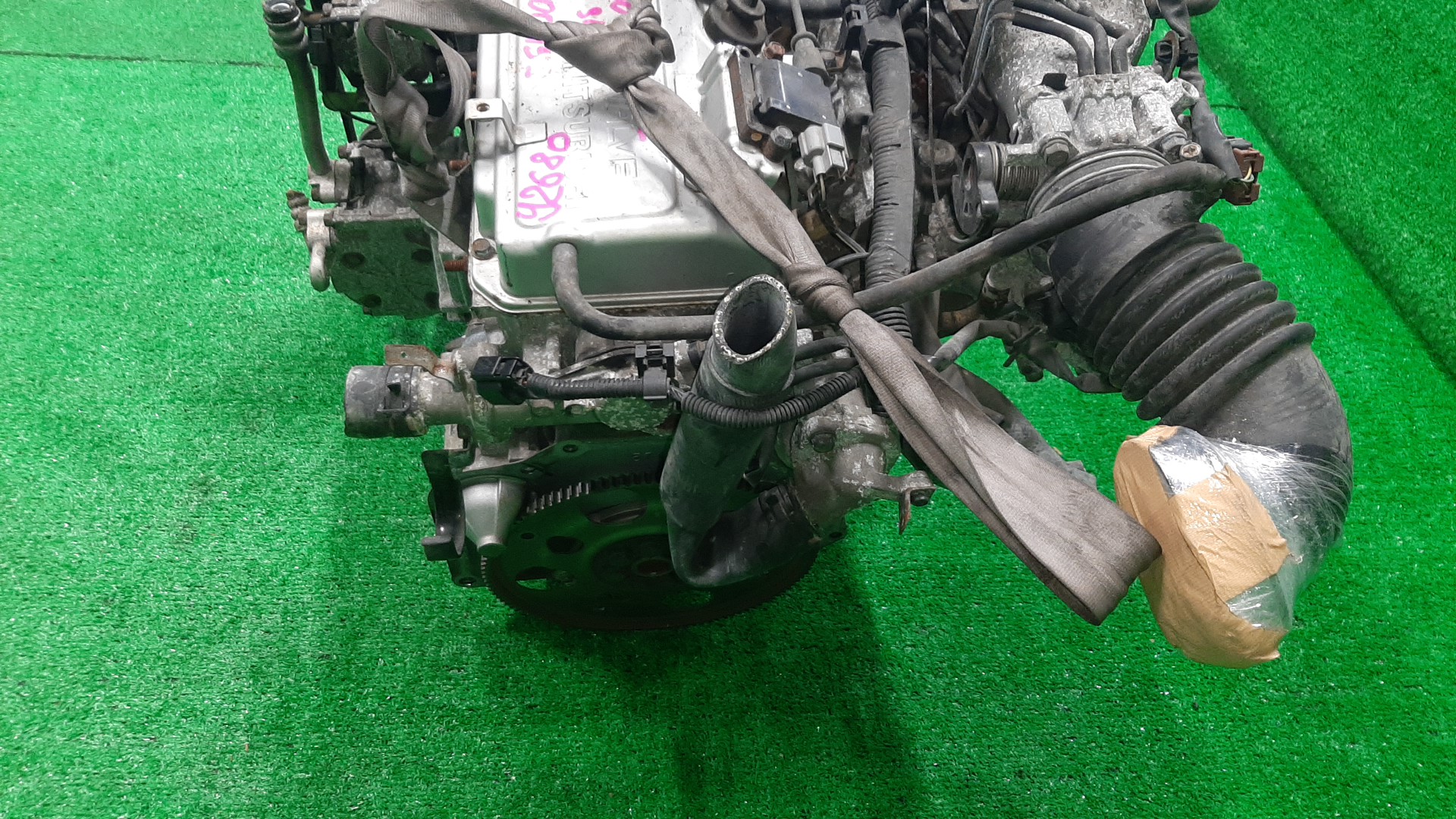 Двигатель MITSUBISHI AIRTREK, OUTLANDER CU2W 4G63 KAT 5 ракурс
