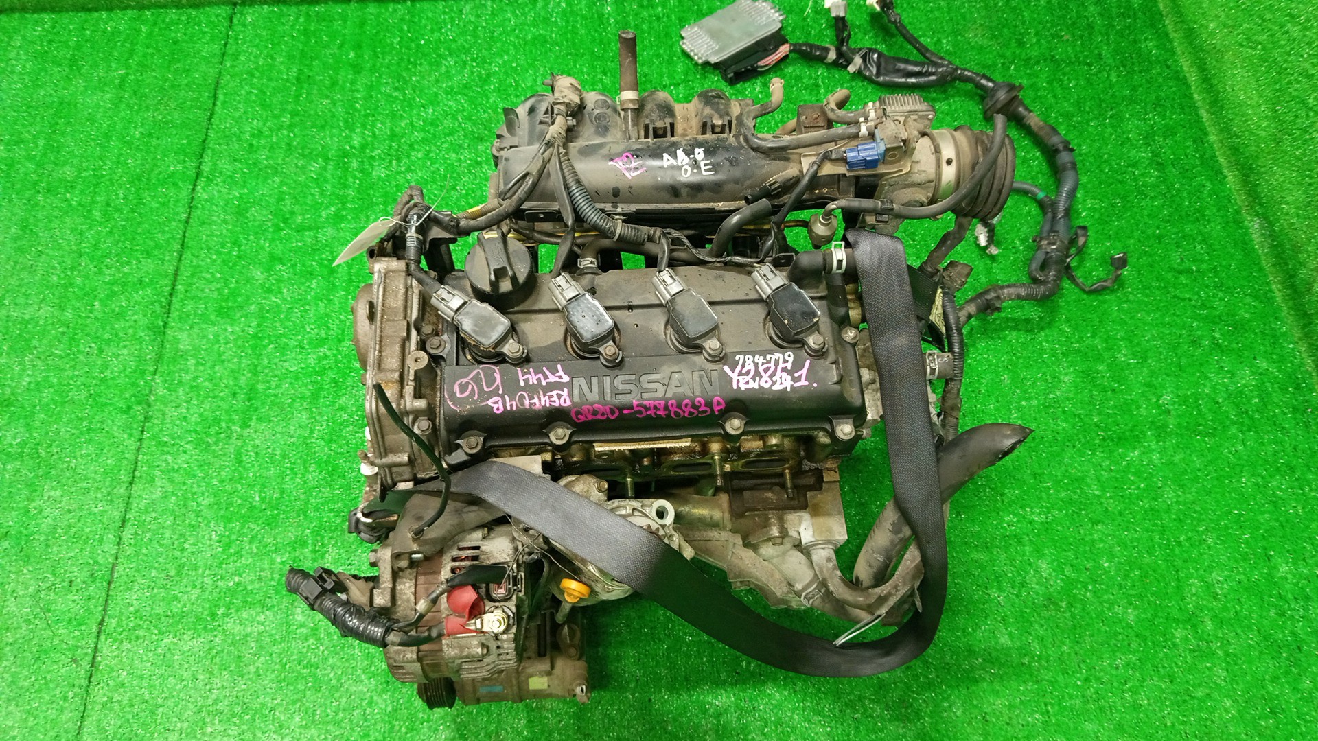 Двигатель NISSAN SERENA TNC24 QR20DE PLASTIC 1 ракурс