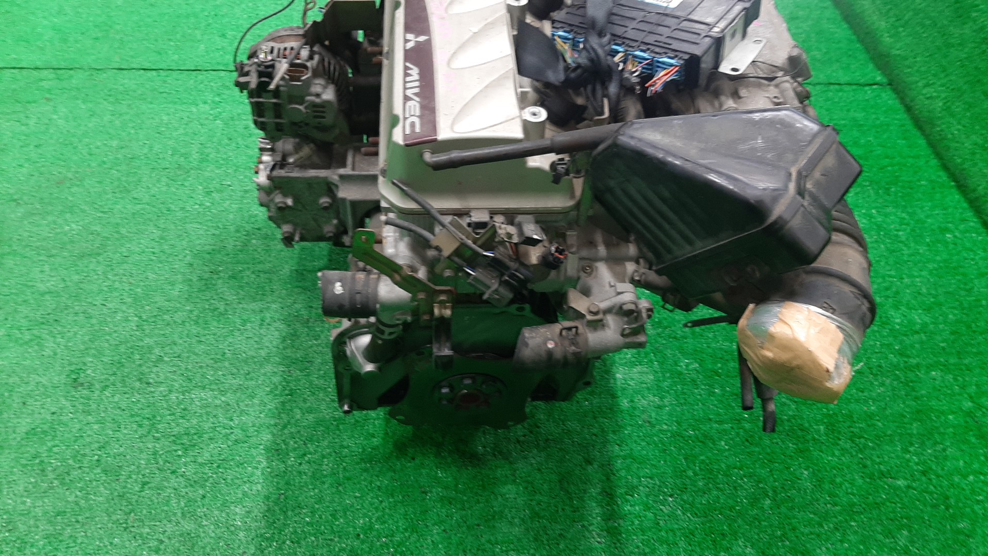 Двигатель MITSUBISHI GRANDIS NA4W 4G69 HX3800 5 ракурс Двигатель MITSUBISHI GRANDIS NA4W 4G69 HX3800 5 ракурс