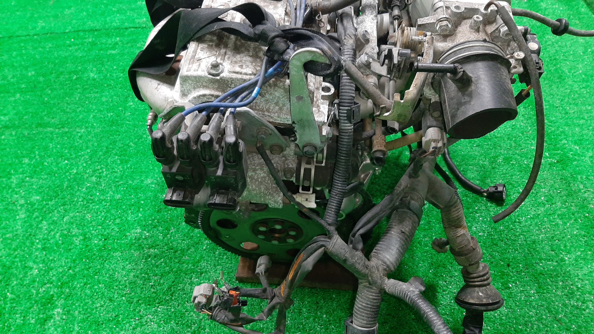 Двигатель TOYOTA COROLLA, SPRINTER, CORSA, STARLET, TERCEL, COROLLA II, CYNOS EE101, EE102, EE111, EE100, EL41, EL51, EP82, EP91, EL52 4E-FE KAT 5 ракурс