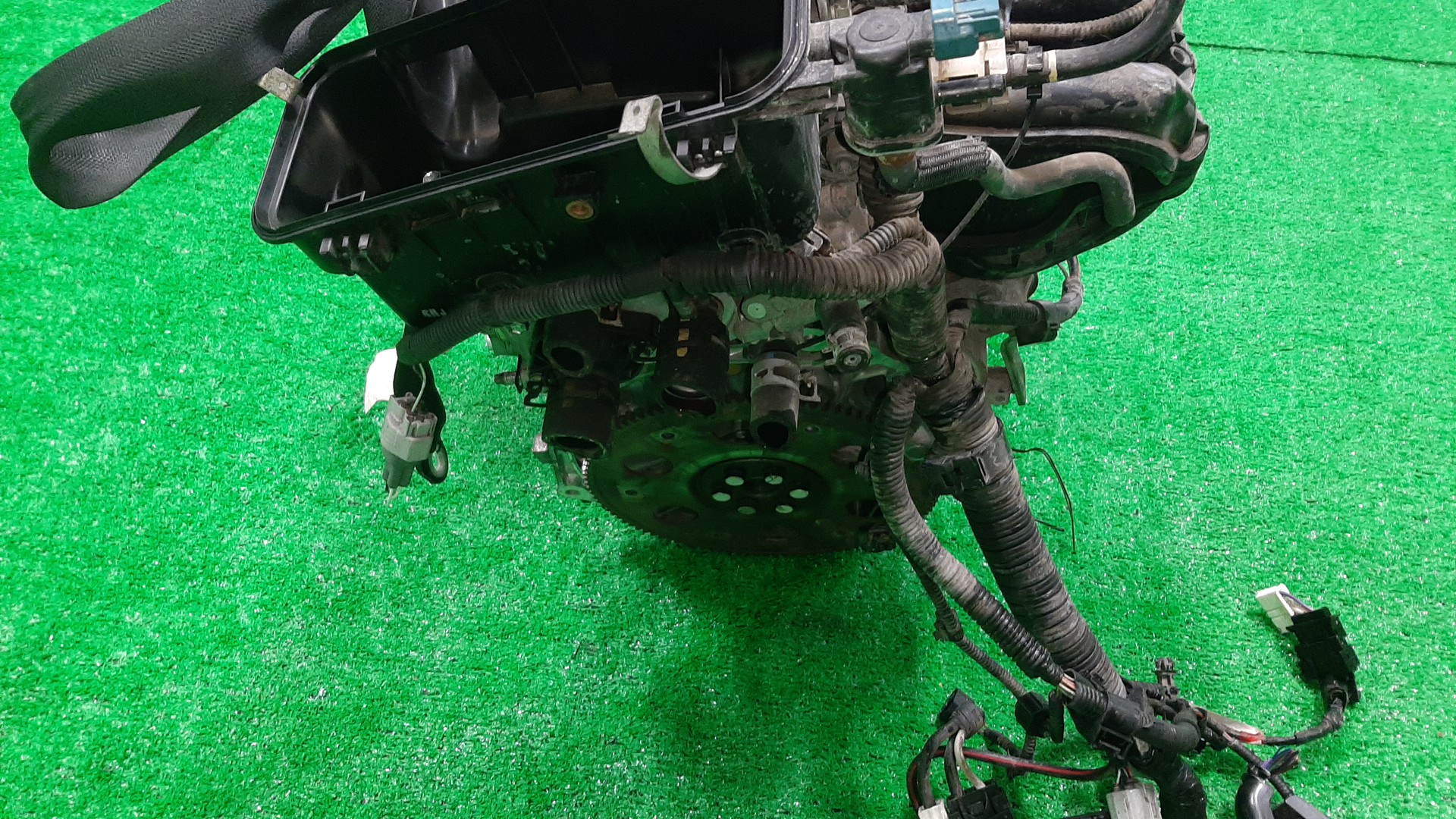 Двигатель TOYOTA VITZ KSP130 1KR-FE 1MOD 5 ракурс