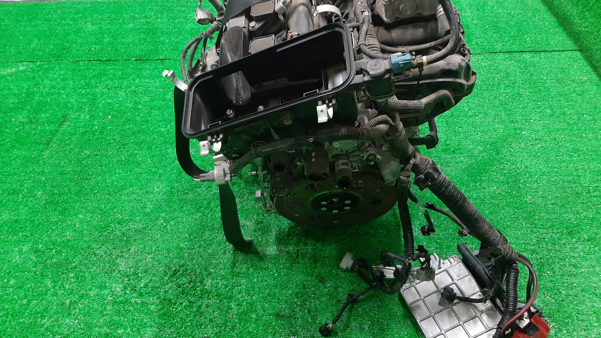Двигатель TOYOTA VITZ KSP130 1KR-FE 1MOD 5 ракурс