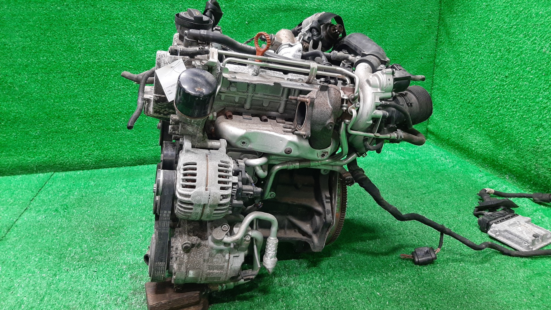 Двигатель VOLKSWAGEN GOLF, JETTA, GOLF PLUS, PASSAT, A1 1F, 5K1, MK6, MK5, 1K5, 1K1, A5, 1K2, 5M1, 3CCAX, 3C2, 3C, B6, 3C5, 362, 365, B7, 8X1 CAXA, CAX 445009 3 ракурс