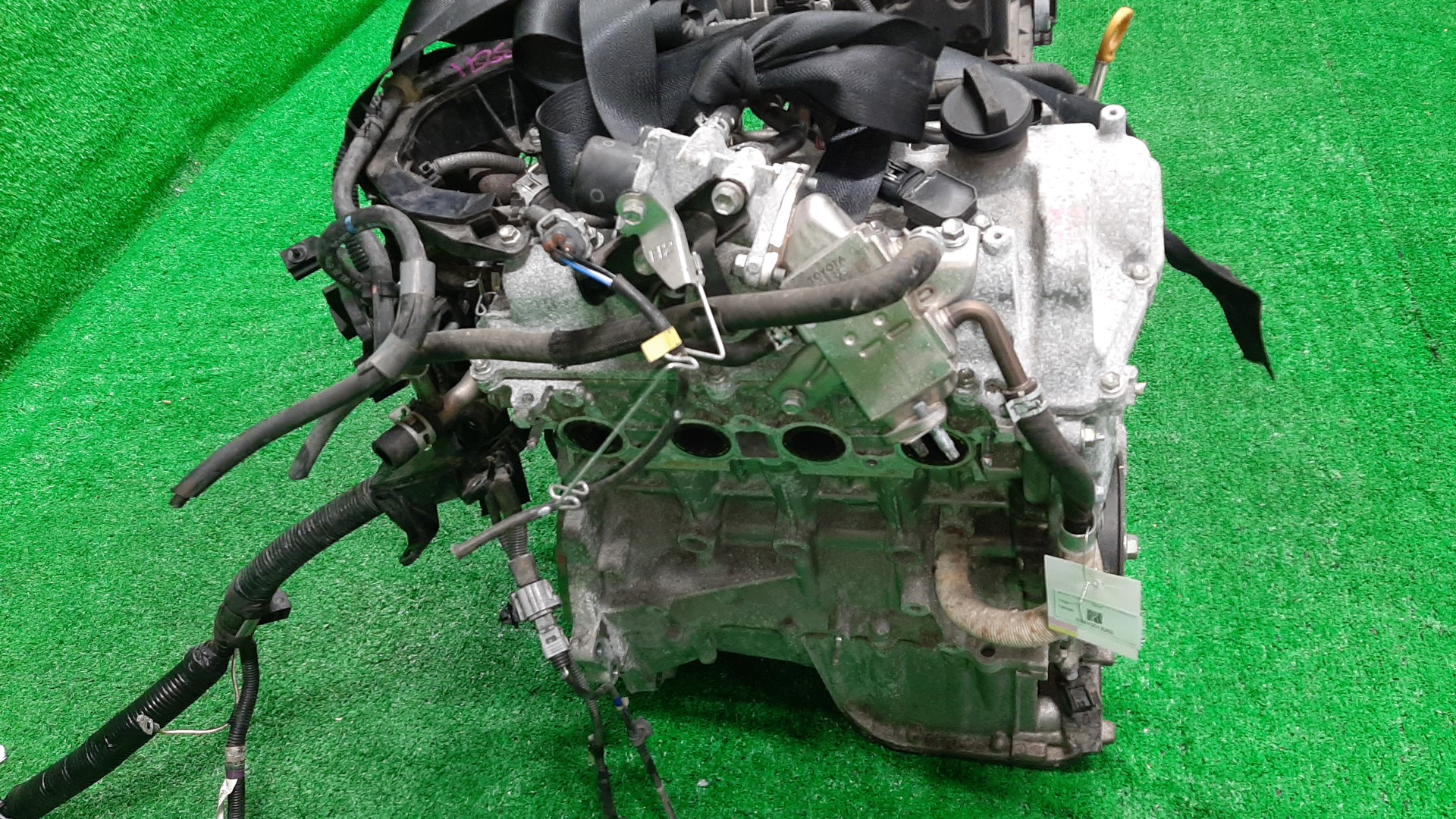 Двигатель TOYOTA AQUA NHP10 1NZ-FXE 7363280 4 ракурс Двигатель TOYOTA AQUA NHP10 1NZ-FXE 7363280 4 ракурс