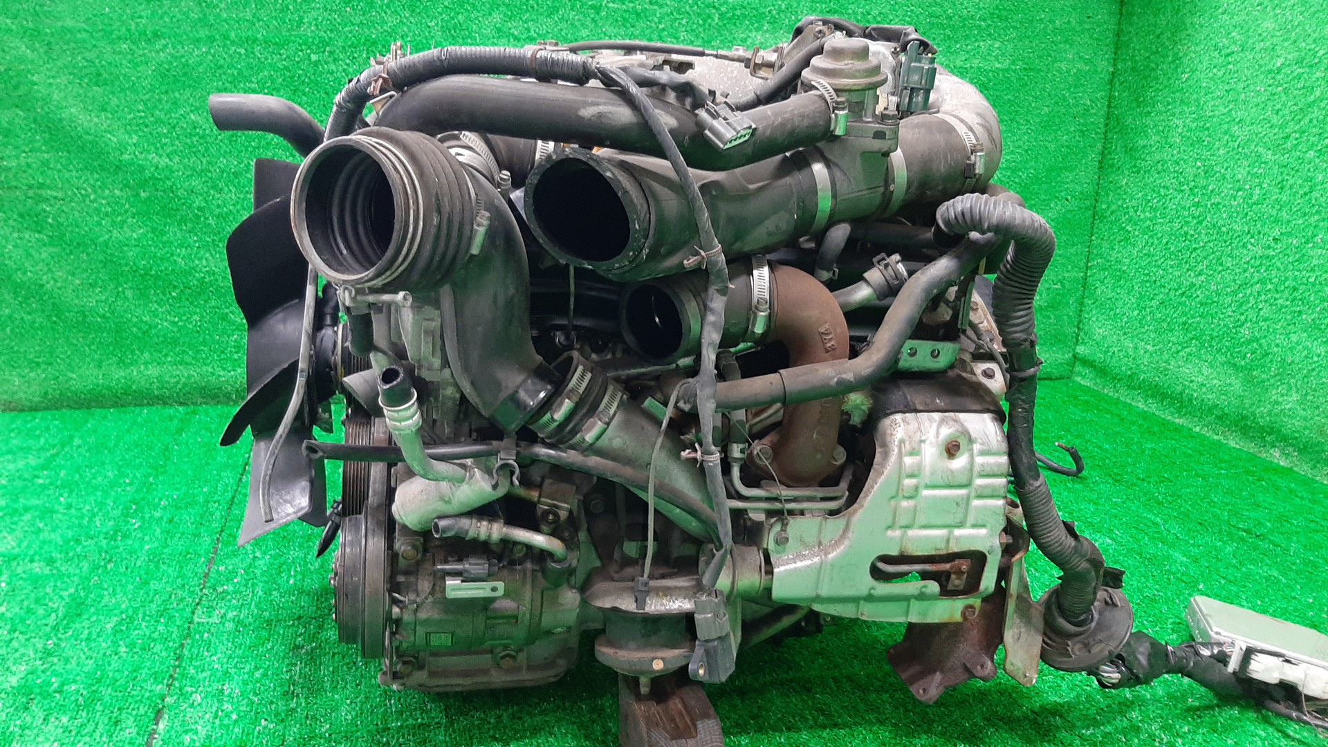 Двигатель NISSAN CEDRIC, CIMA, GLORIA HY34, HF50 VQ30DET 592630B 3 ракурс