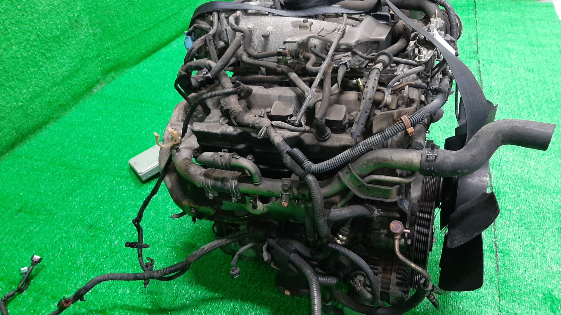 Двигатель NISSAN CEDRIC, CIMA, GLORIA HY34, HF50 VQ30DET 592630B 4 ракурс